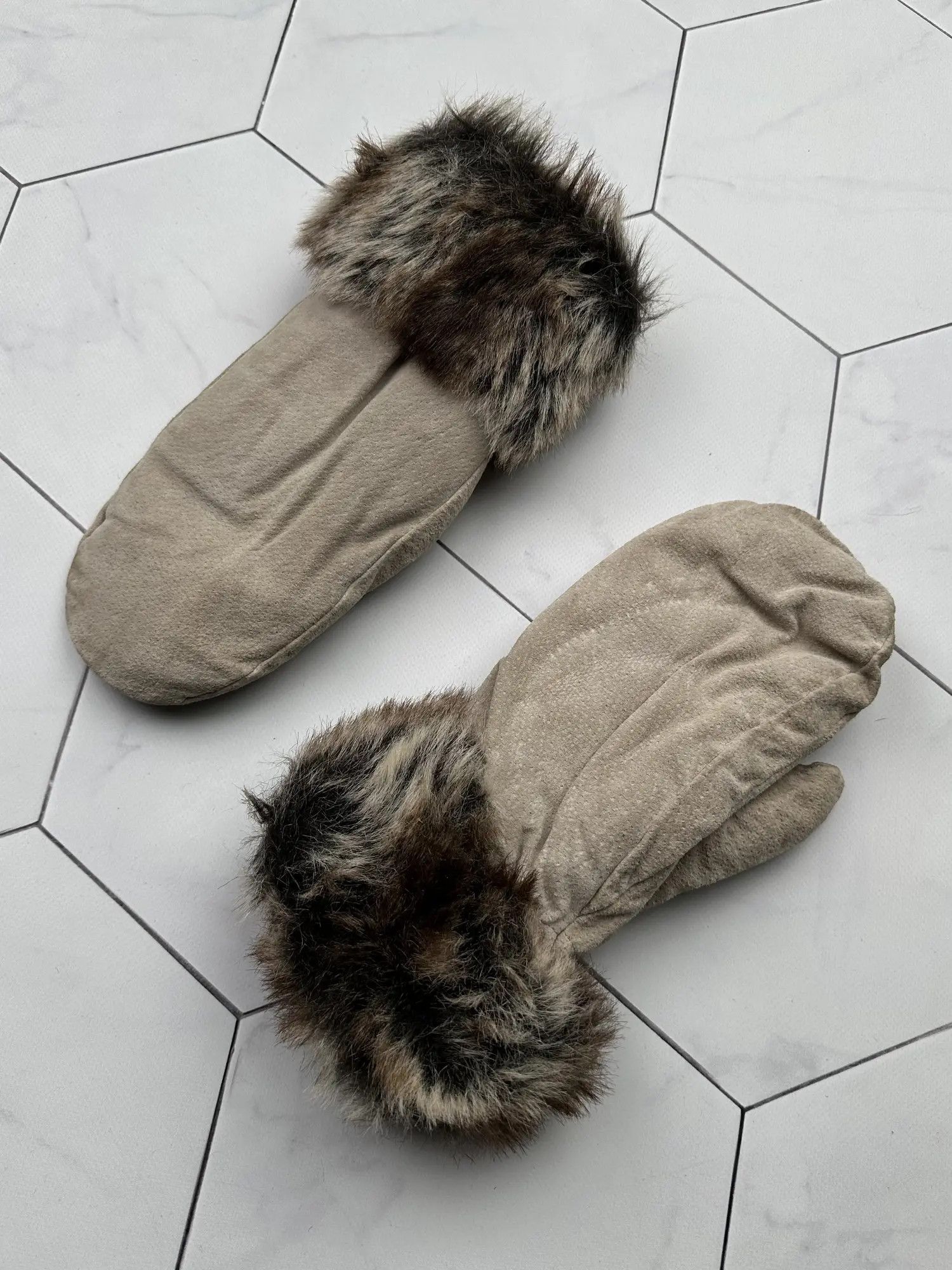 Japanese Brand Vintage Leather/ Faux Fur Gloves E2 B4 Size ONE SIZE - 1 Thumbnail
