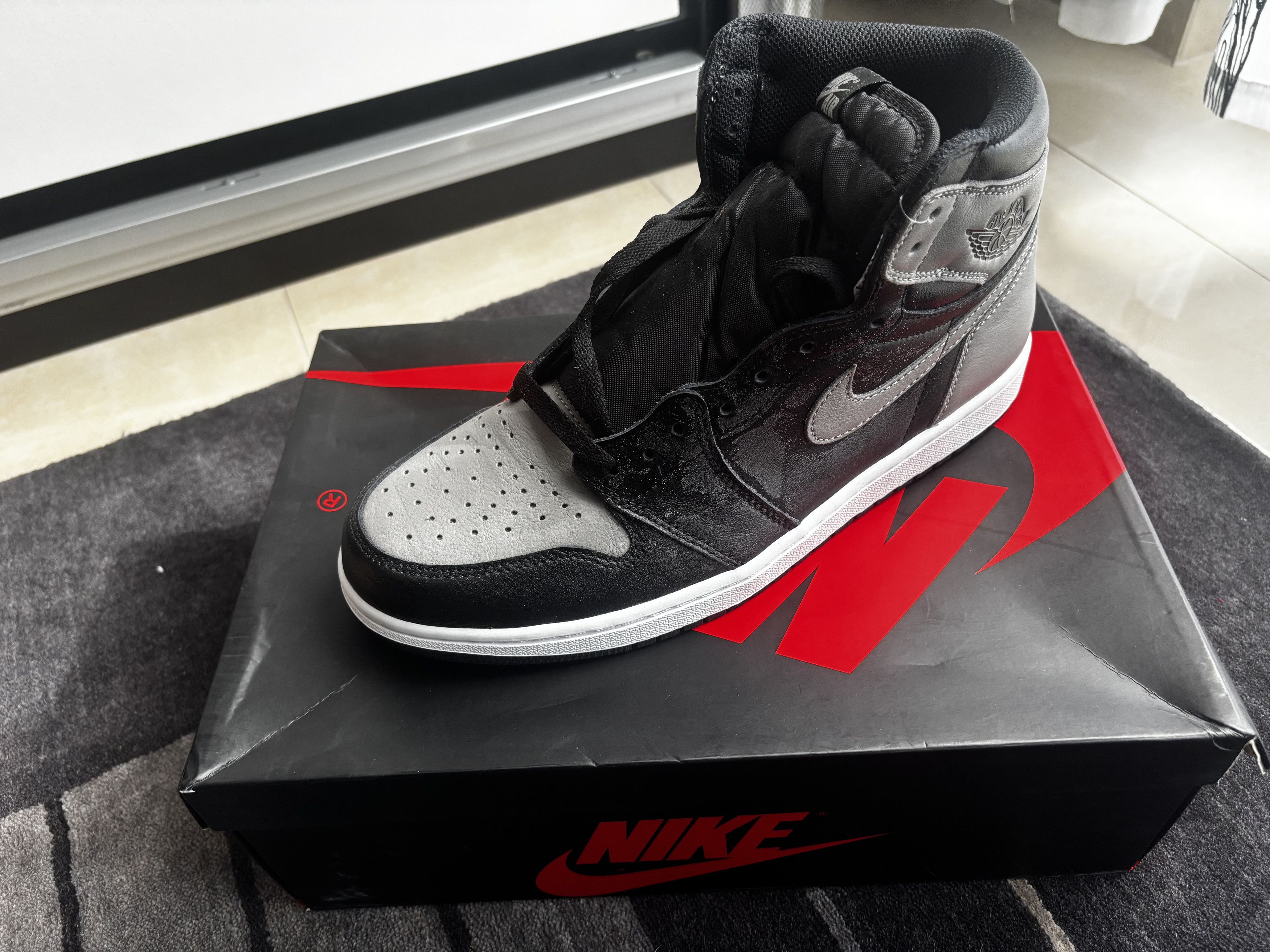 Jordan Brand Nike Air Jordan 1 Retro High OG Shadow 2018 US10.5/EU44.5 Size US 10.5 / EU 43-44 - 1 Thumbnail