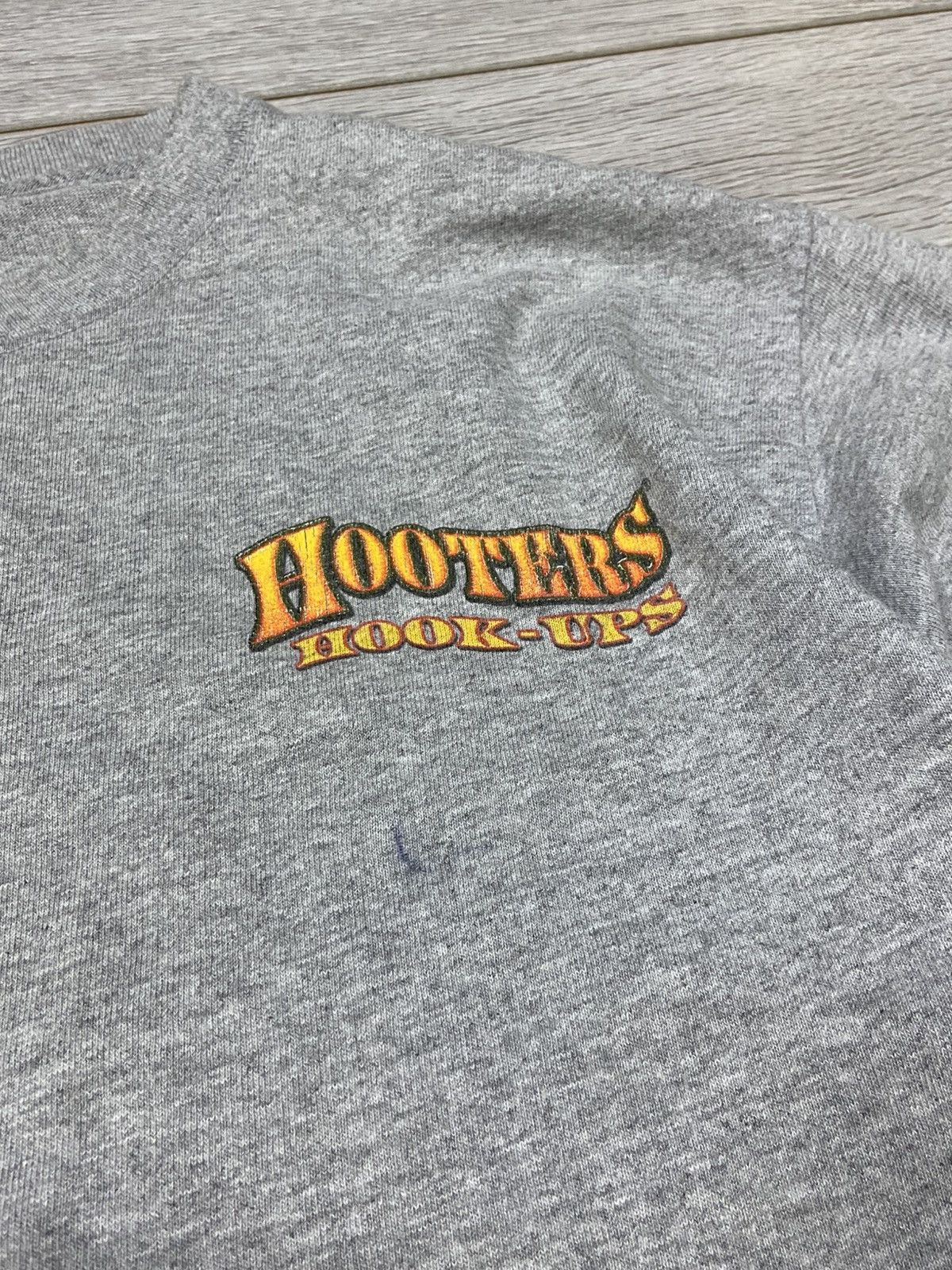 Vintage Vintage 2008 Hooters Hook-Ups “Nice Bass” ass nude girl Tee Size US M / EU 48-50 / 2 - 6 Thumbnail