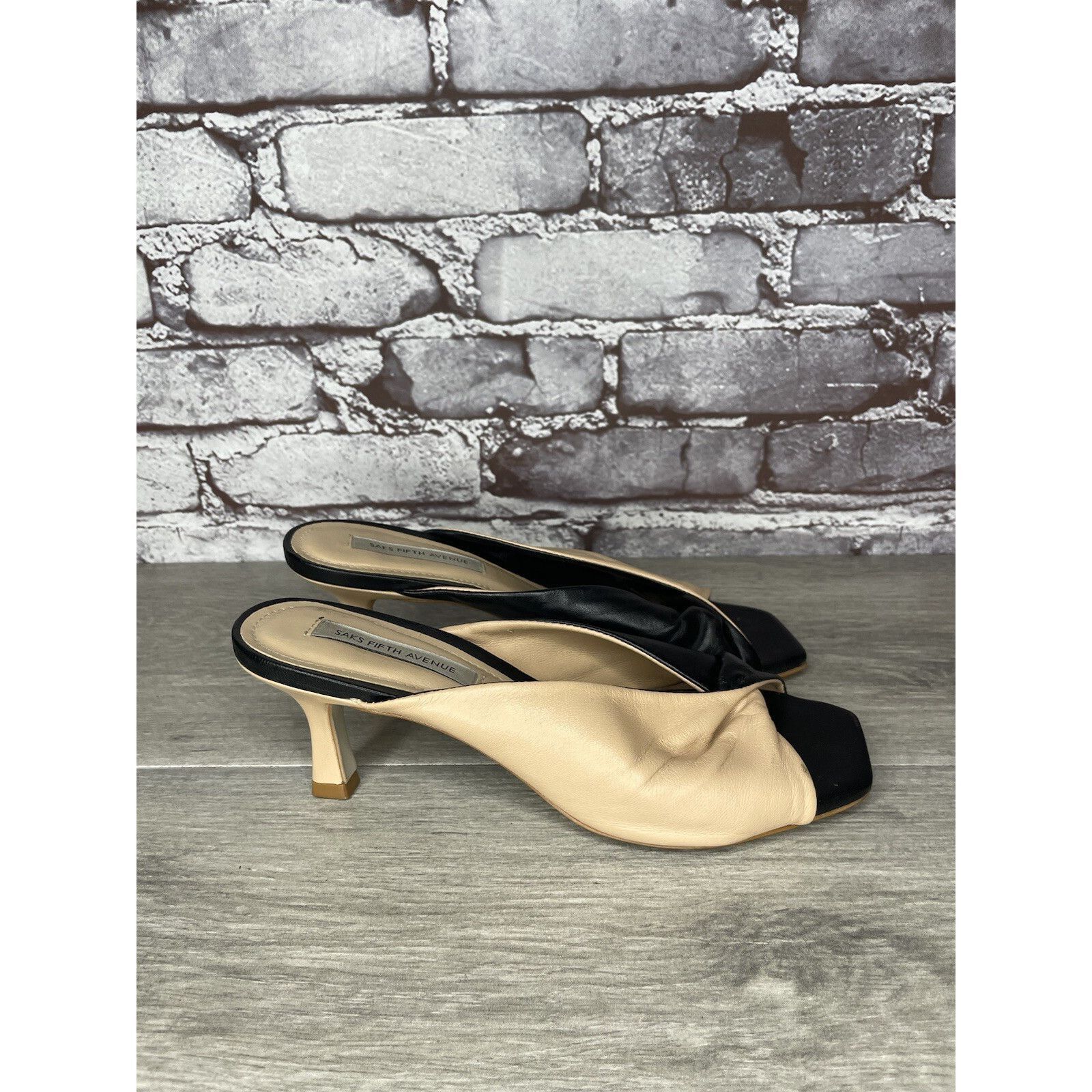 Saks Fifth Avenue Saks Fifth Avenue Tan Black Leather Bow Mule Heels Shoes Wom Size US 7.5 / IT 37.5 - 12 Thumbnail
