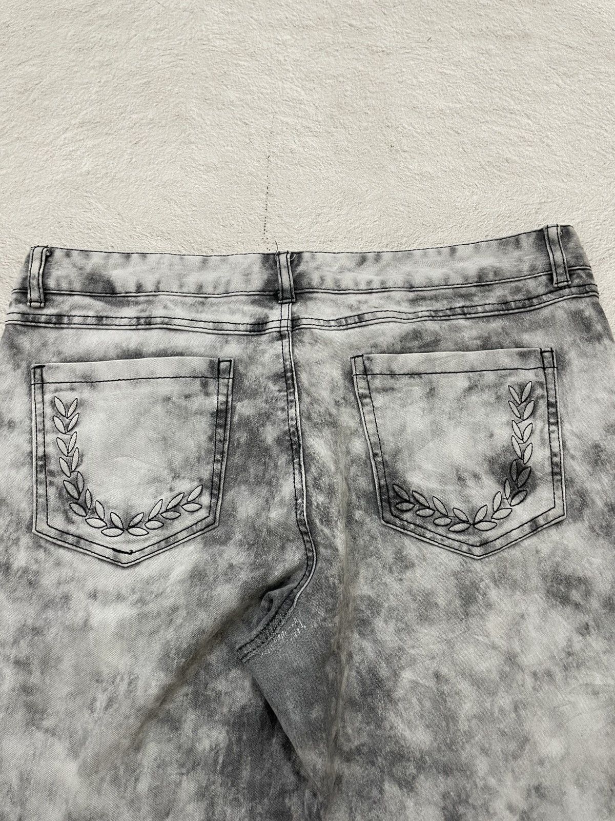 Japanese Brand 2000s Momphalos Grey Acid Wash Denim Pants Embroidered Y2K Size US 33 - 9 Thumbnail