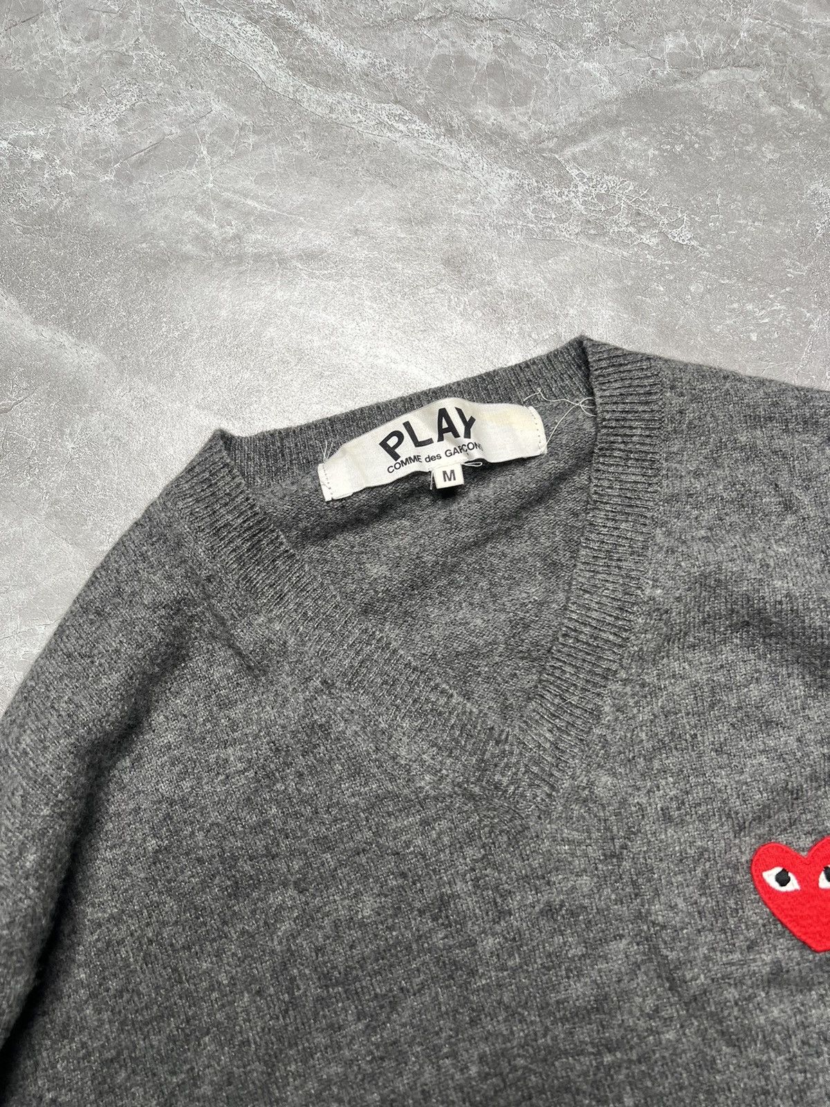 Comme des Garcons PLAY Play CDG F/W 04 Chest heart Logo Wool Sweater Size US M / EU 48-50 / 2 - 5 Thumbnail