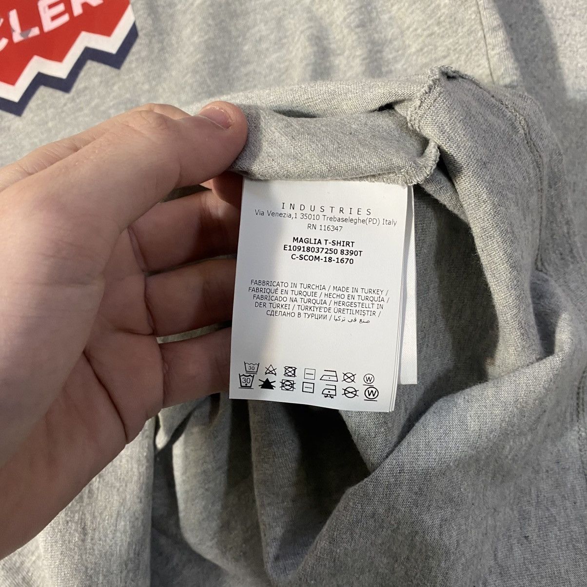 Moncler Moncler T-Shirt big logo luxury Size US S / EU 44-46 / 1 - 6 Thumbnail
