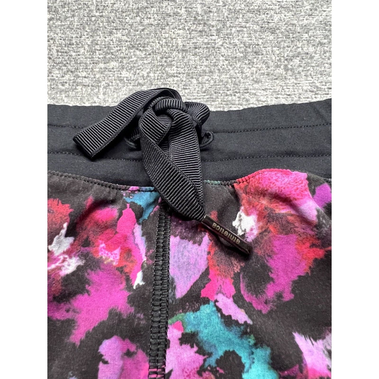 Lululemon Lululemon Hotty Hot Shorts Mini Midnight Bloom Fuchsia Floral Workout Run Size 4 Size 27" / US 4 / IT 40 - 2 Thumbnail