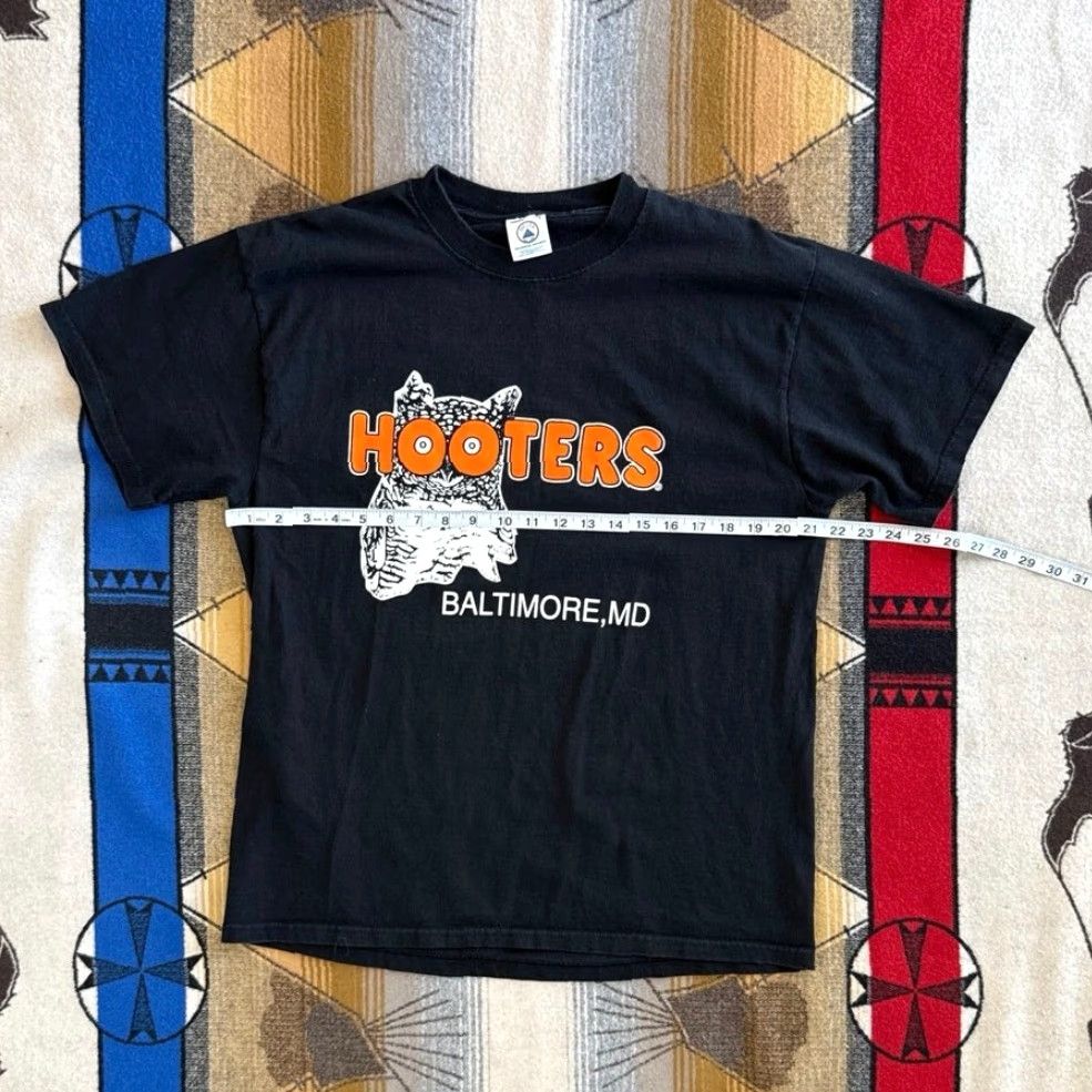 Delta VINTAGE Hooters Baltimore Maryland T-Shirt Delta Black Short Sleeve L Men 90s 1990s Owl Double Sided Size US L / EU 52-54 / 3 - 6 Thumbnail