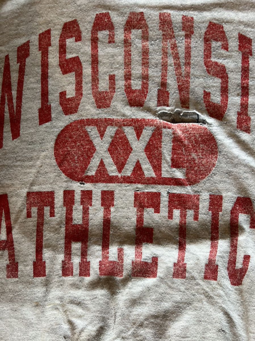 Fruit Of The Loom Distressed Vintage Wisconsin Athletics Size US L / EU 52-54 / 3 - 7 Thumbnail