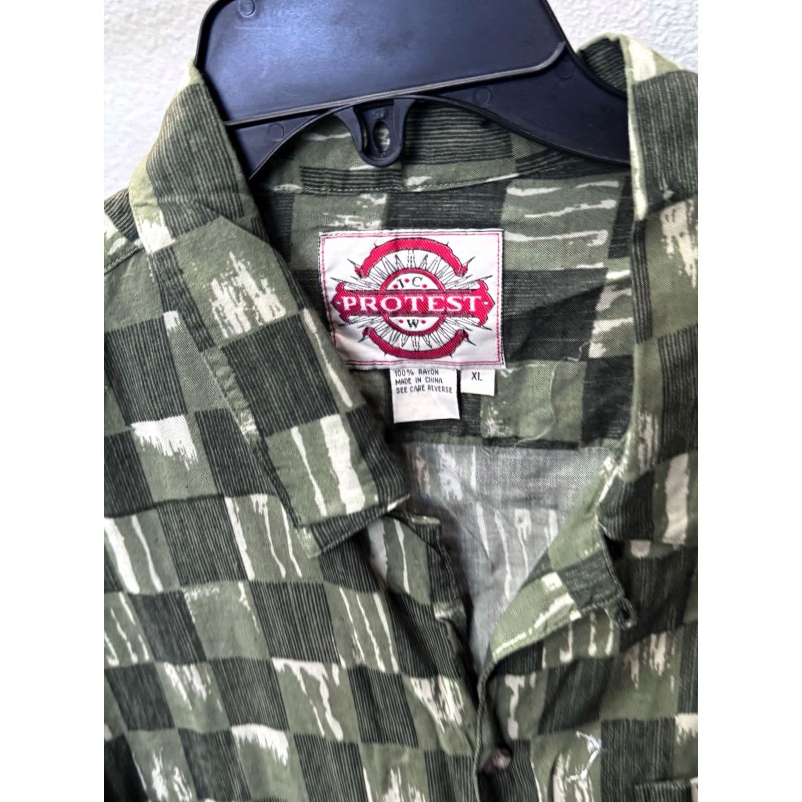 Vintage VTG Protest Green Check Rayon SHORT SLEEVE BUTTON UP SHIRT XL Mens Size US XL / EU 56 / 4 - 3 Thumbnail