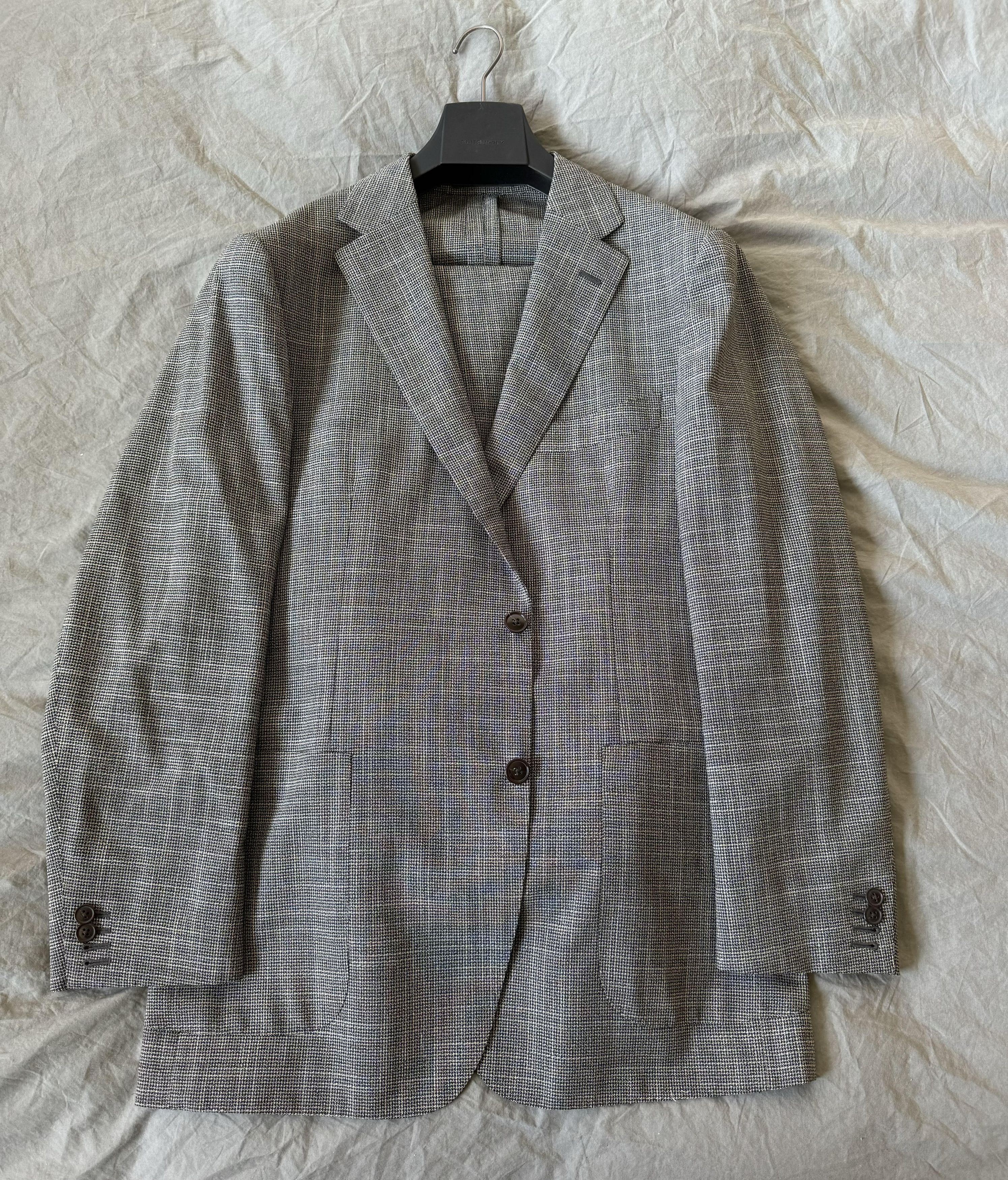 Suitsupply Tailored Suit Size 42R - 1 Thumbnail