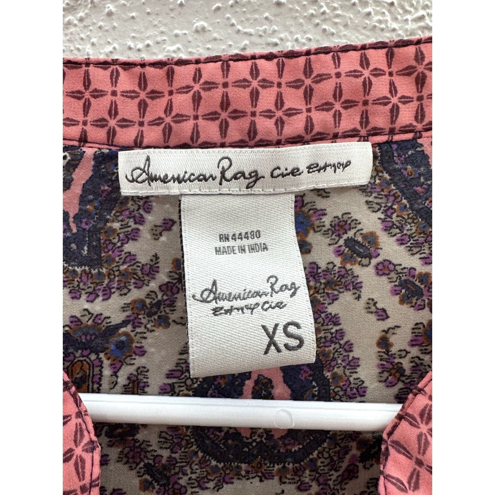 Vintage VINTAGE American Rag Womens Blouse XS Pink Paisley Sheer Long Sleeve V-Neck Size XS / US 0-2 / IT 36-38 - 6 Thumbnail