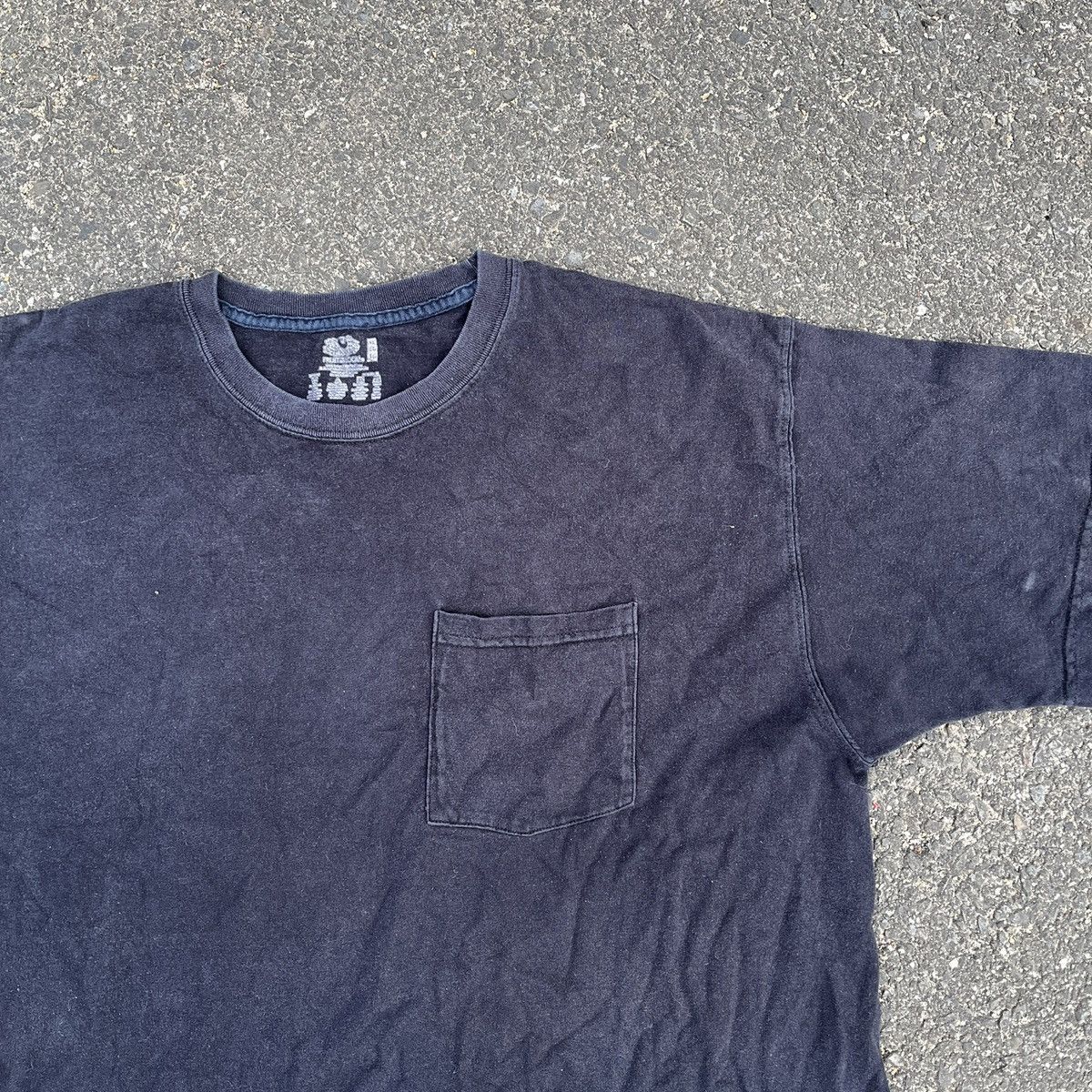 Vintage Vintage Black T-Shirt Size XL Faded Y2K Size US XL / EU 56 / 4 - 1 Thumbnail