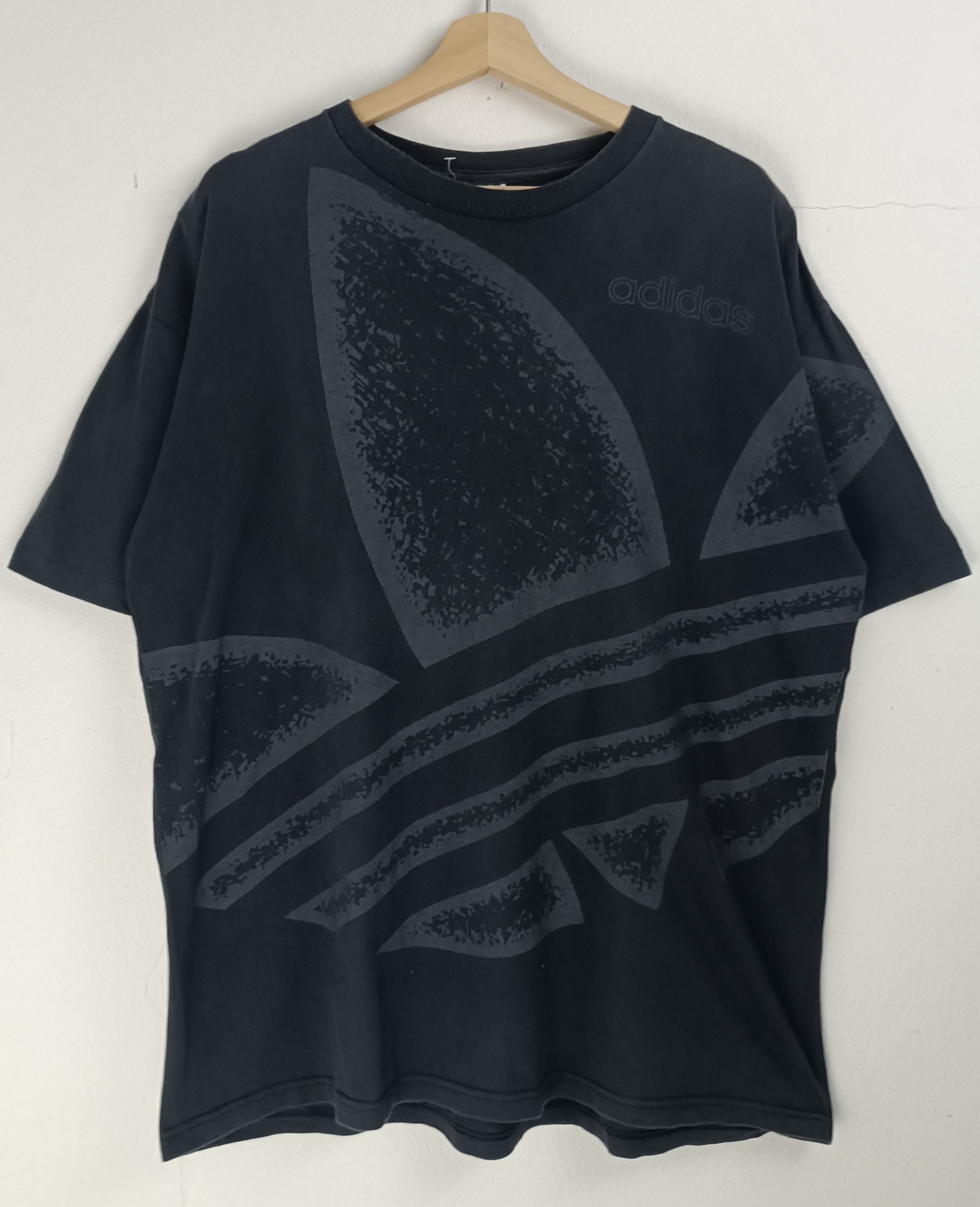 Adidas VINTAGE 90'S ADIDAS OVERPRINT BIG LOGO FADED TEE TREFOIL Size US XL / EU 56 / 4 - 3 Thumbnail