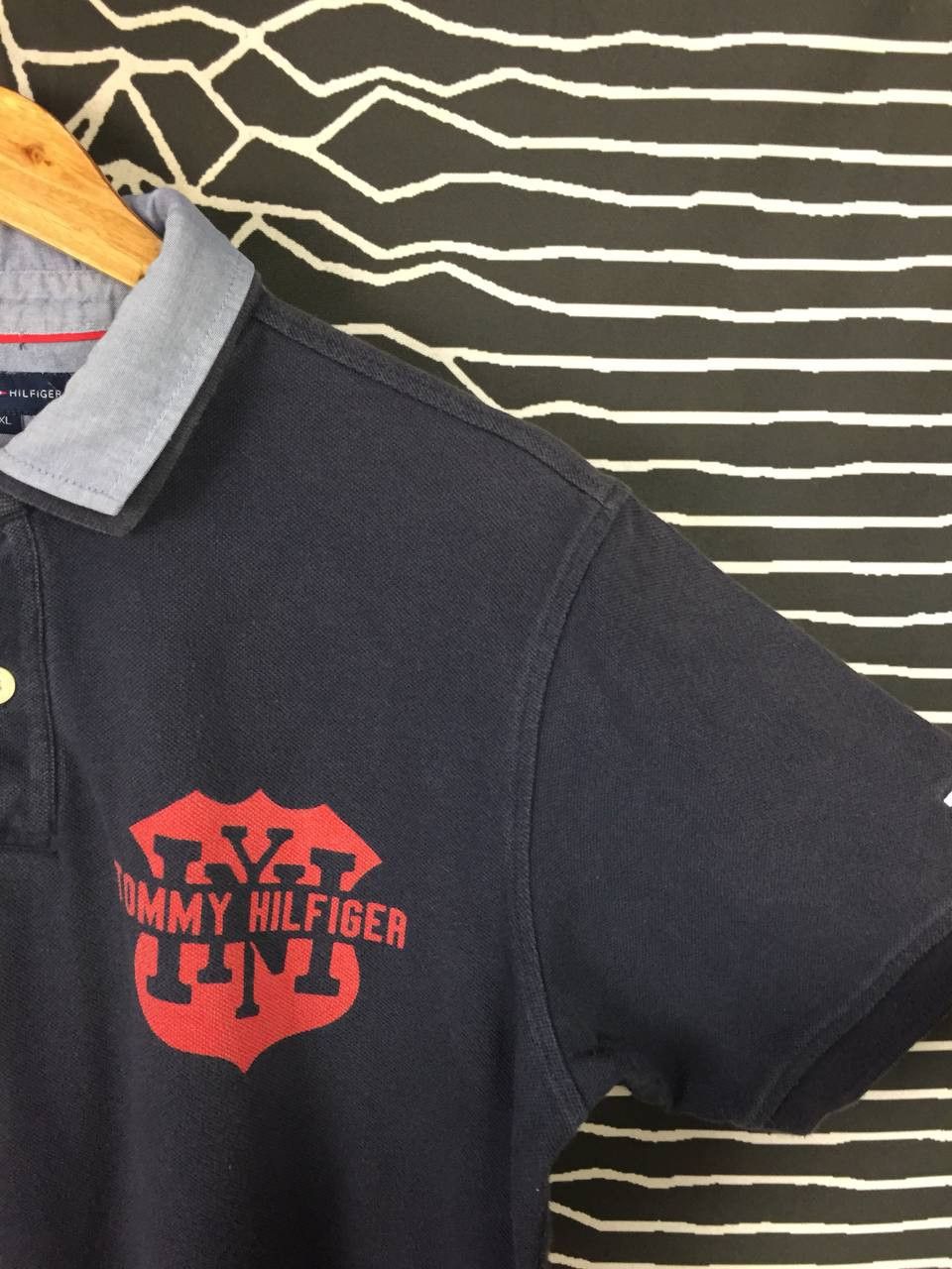 Tommy Hilfiger Vtg Tommy Hilfiger Crest Logo Contrast Collar Polo Shirt Size US L / EU 52-54 / 3 - 5 Thumbnail