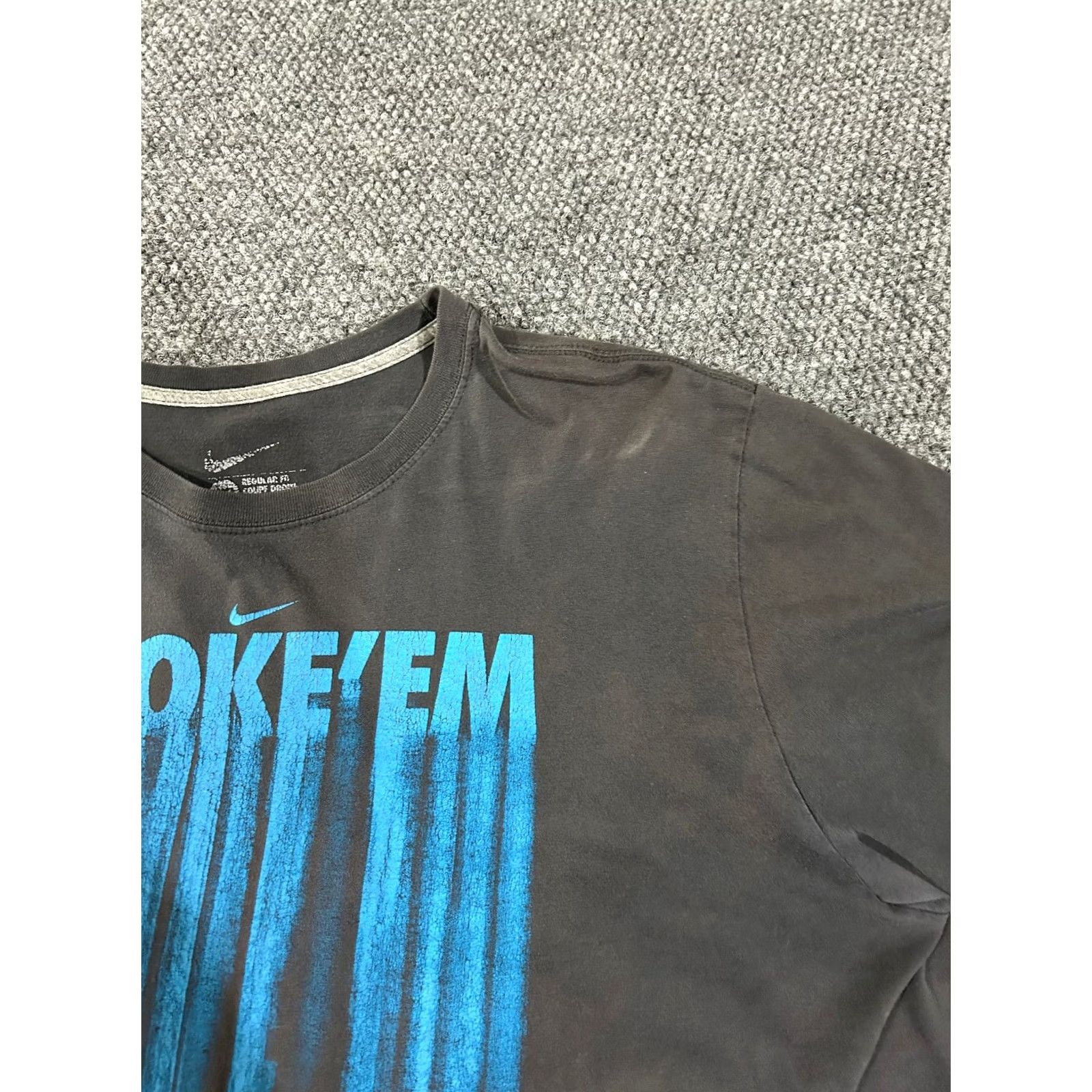 Nike Nike graphic t shirt Mens L gray blue Wet Knows streetwear Shirt Size US L / EU 52-54 / 3 - 3 Thumbnail