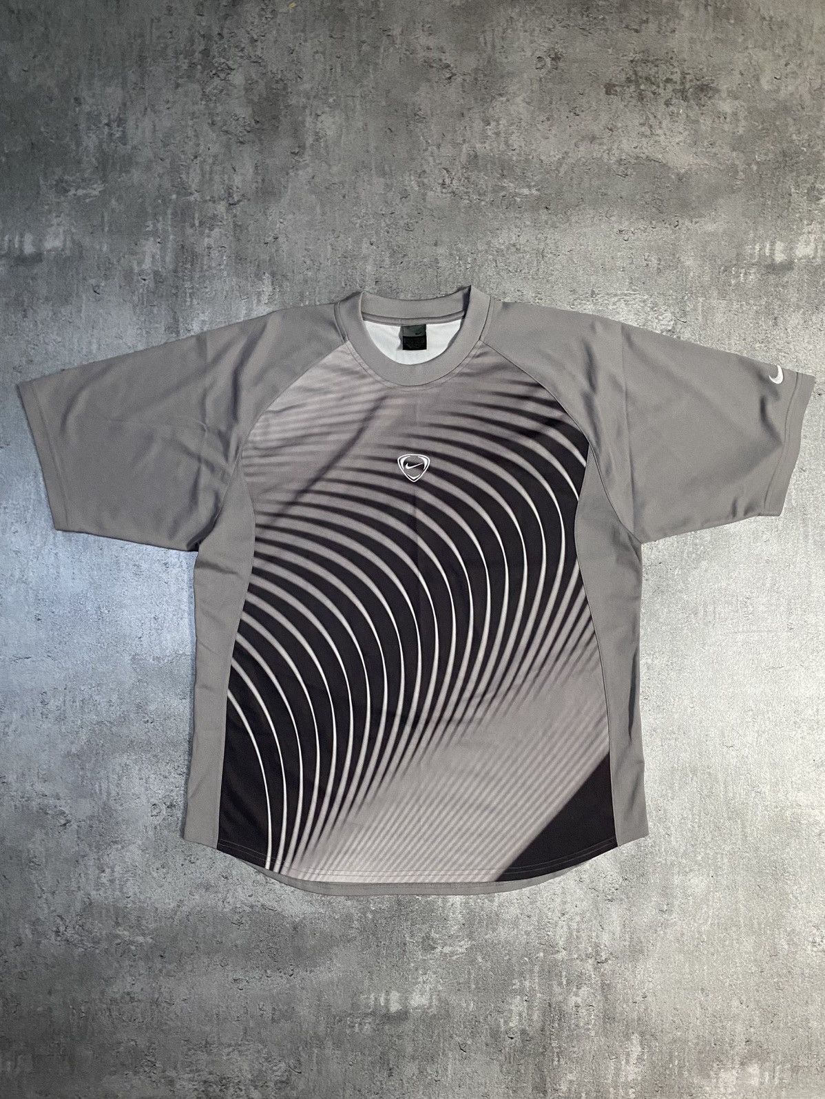 Nike Rare Vintage T-Shirt Nike Centr Logo Small Swoosh Drill Y2K Size US XL / EU 56 / 4 - 1 Thumbnail
