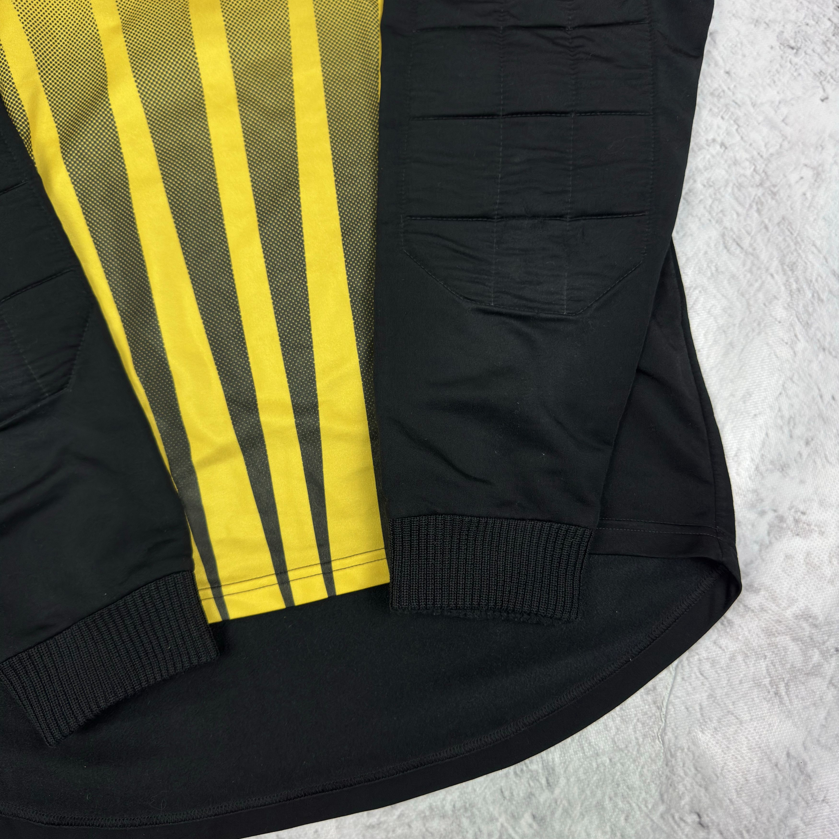 Nike Vintage Nike Sportswear Men Black Yellow Goalkeeper Jersey M Size US M / EU 48-50 / 2 - 4 Thumbnail