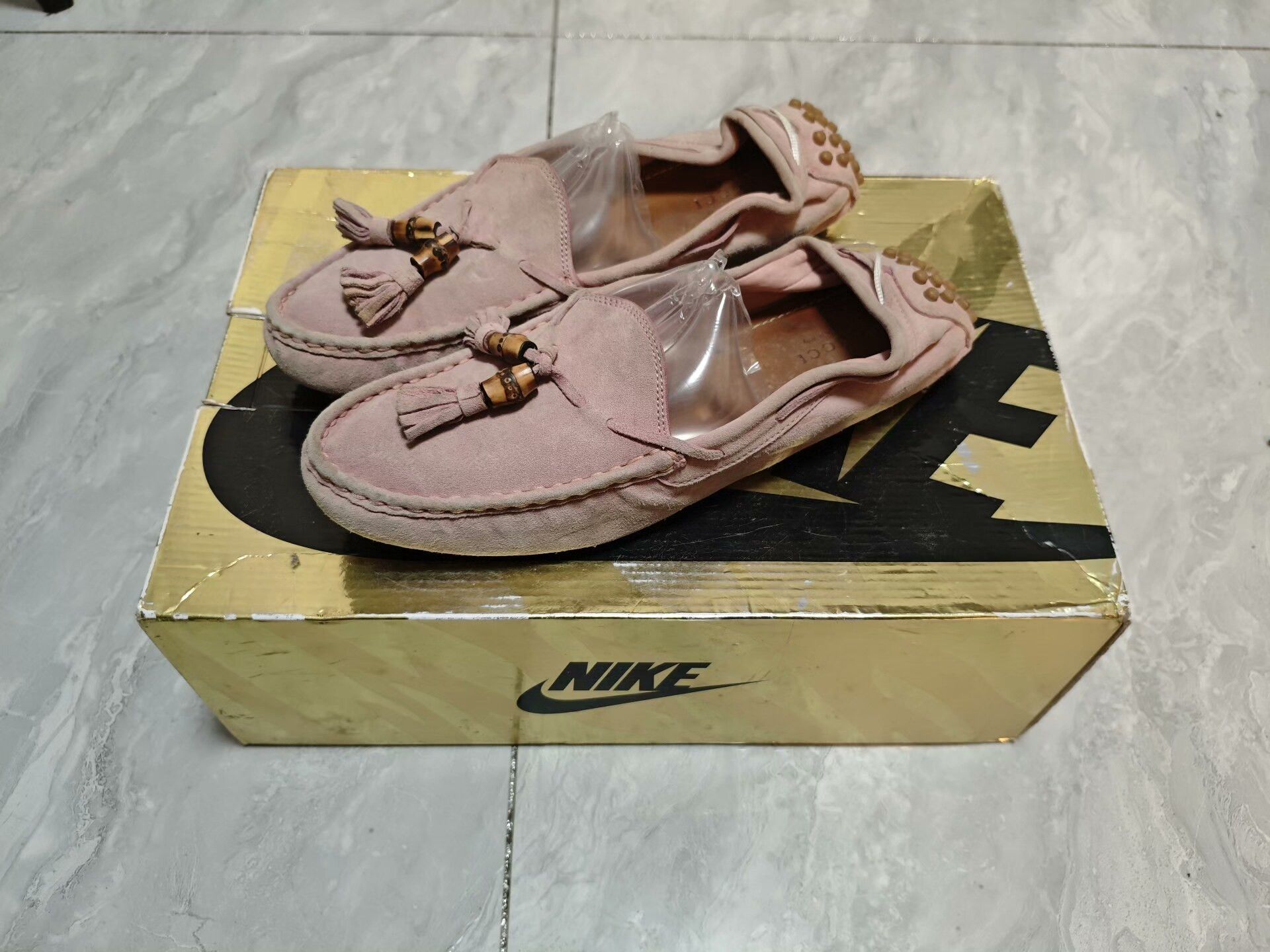 Gucci Gucci Suede Pink Lowtop Sneakers us_9 Women Size US 9 / IT 39 - 1 Thumbnail