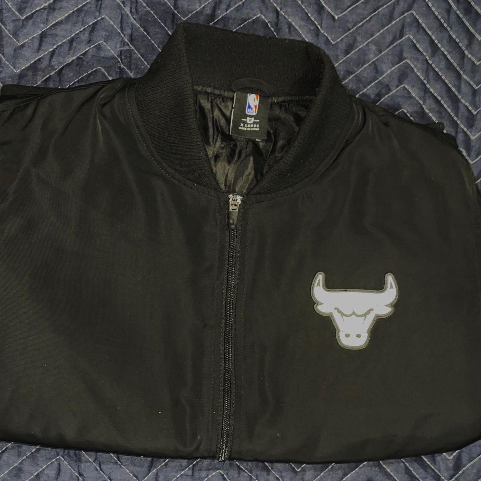 NBA Chicago Bulls NBA Starter Black Label Satin Bomber Jacket Size US XL / EU 56 / 4 - 1 Thumbnail