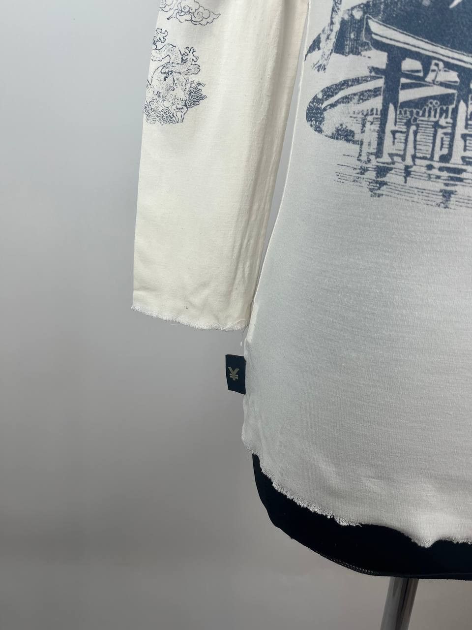 Michiko Koshino MICHIKO KOSHINO Graphic Tee Oriental Lady & Clouds Print Size S / US 4 / IT 40 - 5 Thumbnail