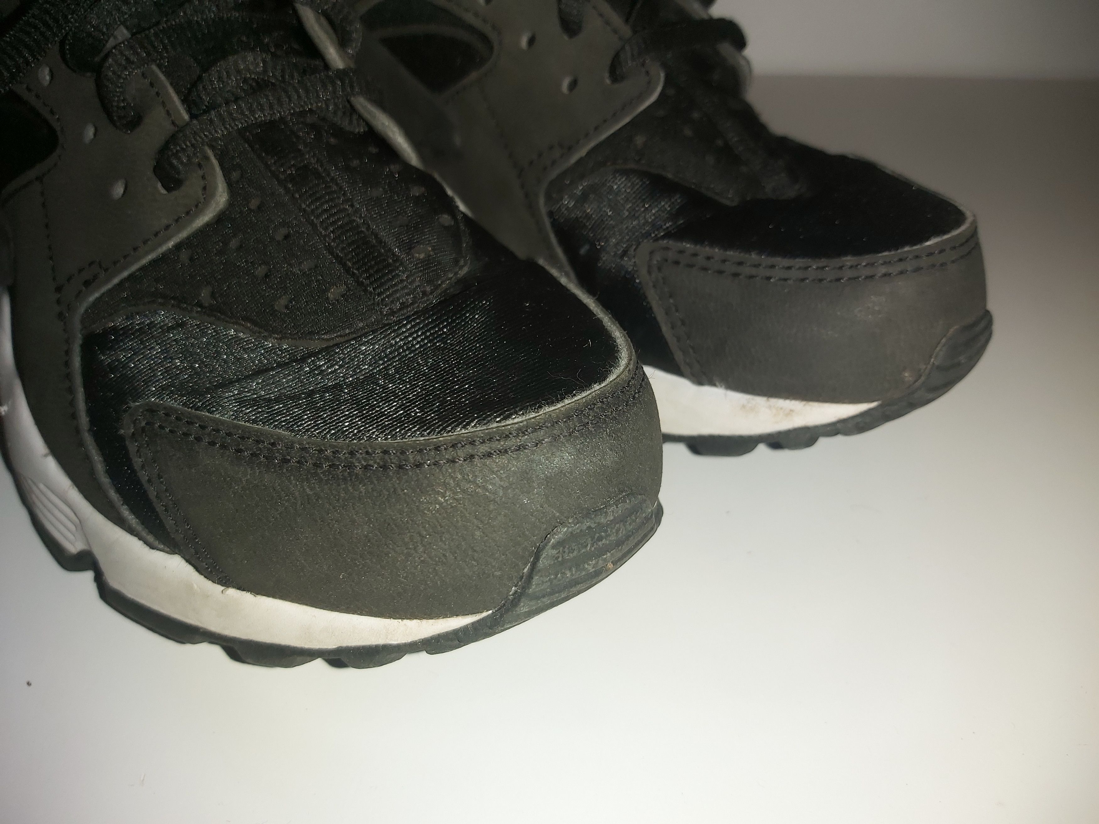 Nike 35,5eur 5us NIKE AIR HUARACHE WMNS "Black-White" 634835-006 Size US 5 / IT 35 - 6 Thumbnail