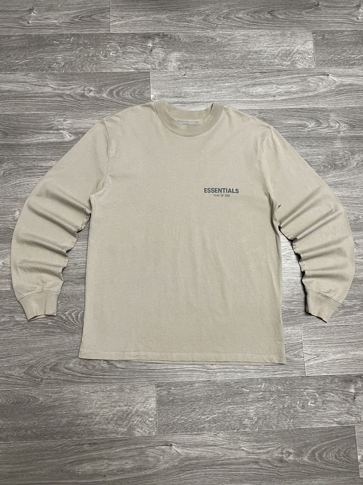 Essentials Fear Of God Essentials Beige Reflective Logo Long Sleeve Tee Size US S / EU 44-46 / 1 - 1 Thumbnail