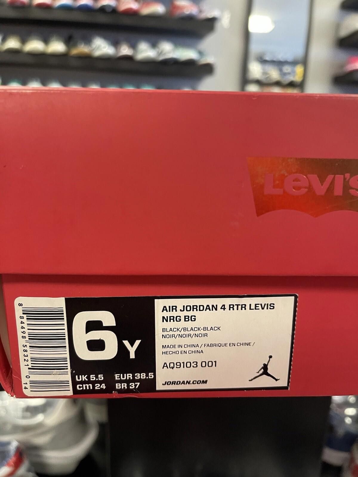 Jordan Brand Size 6 - Levi's x Air Jordan 4 Retro Black Denim Very Clean Size US 6 / EU 39 - 11 Thumbnail