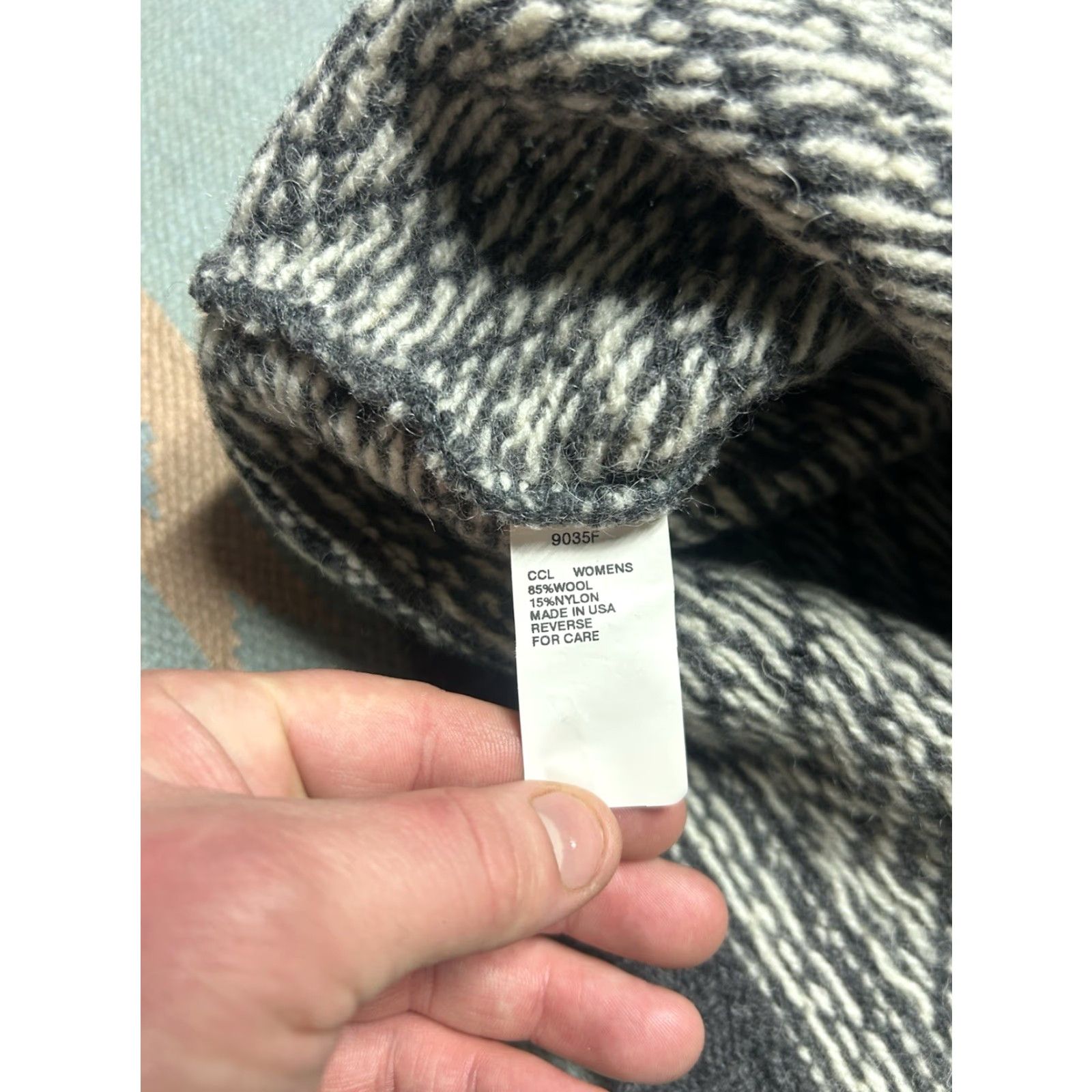 Vintage VINTAGE Woolrich Sweater Wool Knit Fair Isle Pullover Women’s Medium Gray Snowflake Size M / US 6-8 / IT 42-44 - 6 Thumbnail