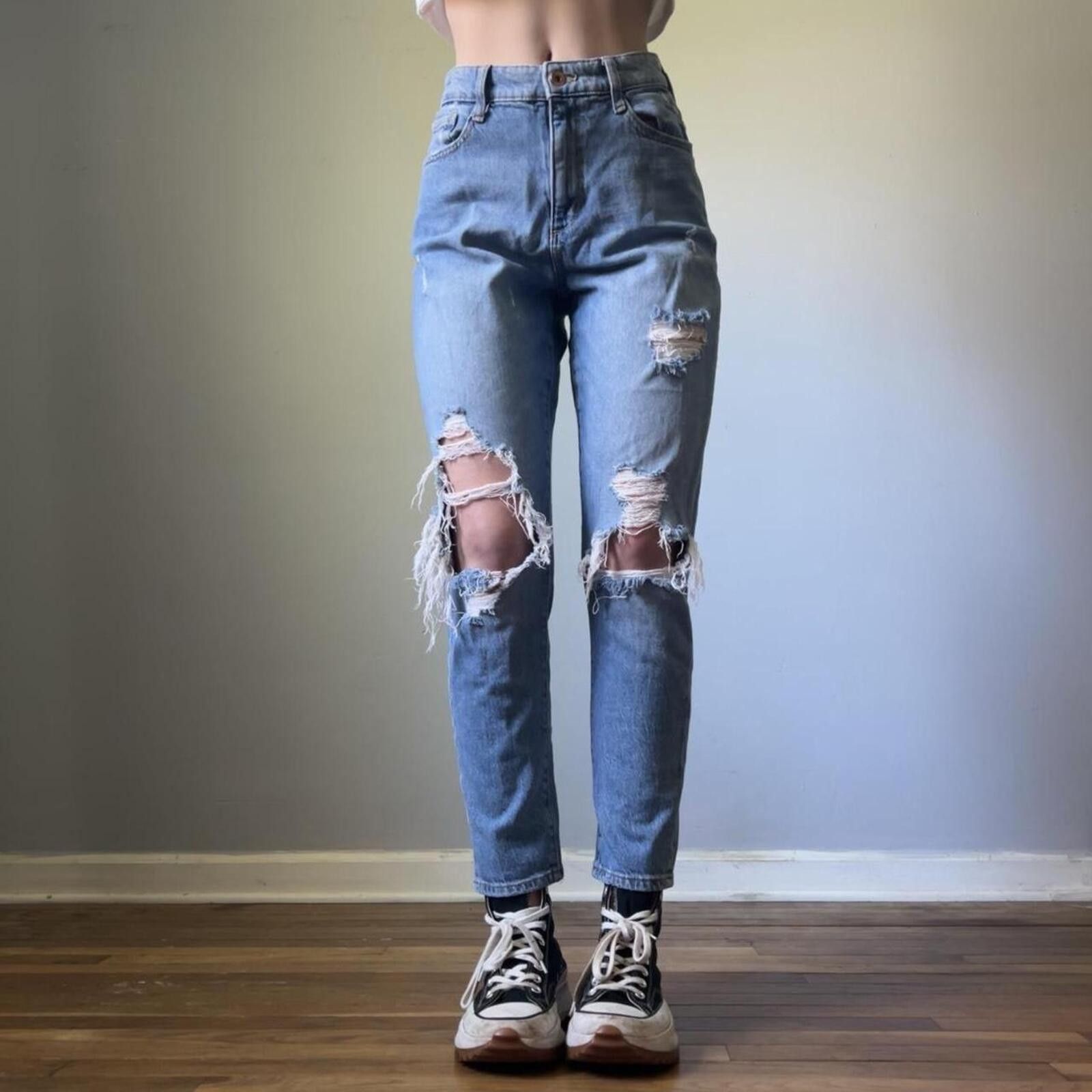 Arizona Jean Co. distressed high waisted mom jeans Size 30" / US 8 / IT 44 - 1 Thumbnail