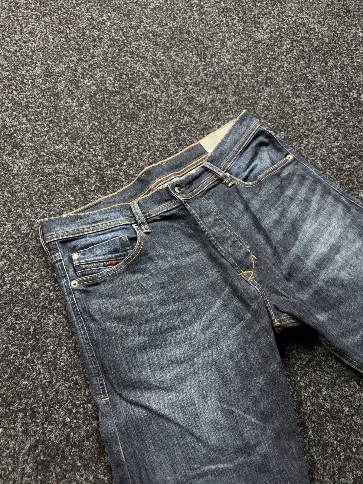 Diesel Luxury 00s Y2K Diesel Tepphar Slim Carrot Faded Wash Jeans Size US 32 / EU 48 - 6 Thumbnail