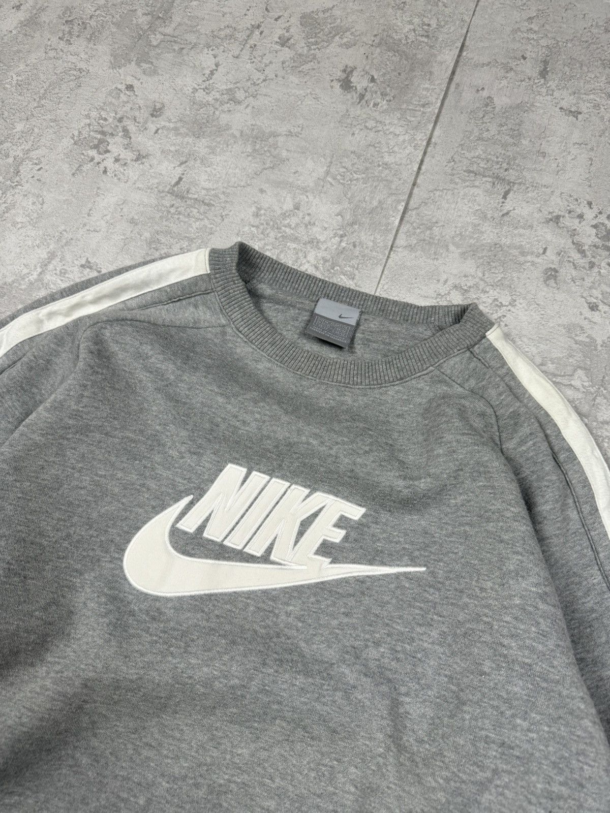 Nike Vintage Nike Y2K Sweatshirt Big Logo Size M Size US M / EU 48-50 / 2 - 6 Thumbnail