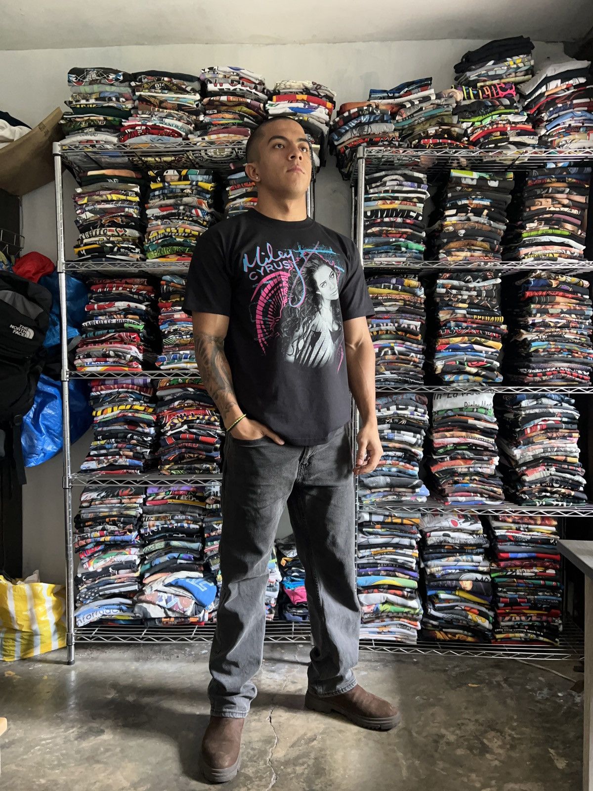 Band Tees 2009 Miley Cyrus Wonderworld Tour Tee Size US L / EU 52-54 / 3 - 4 Thumbnail