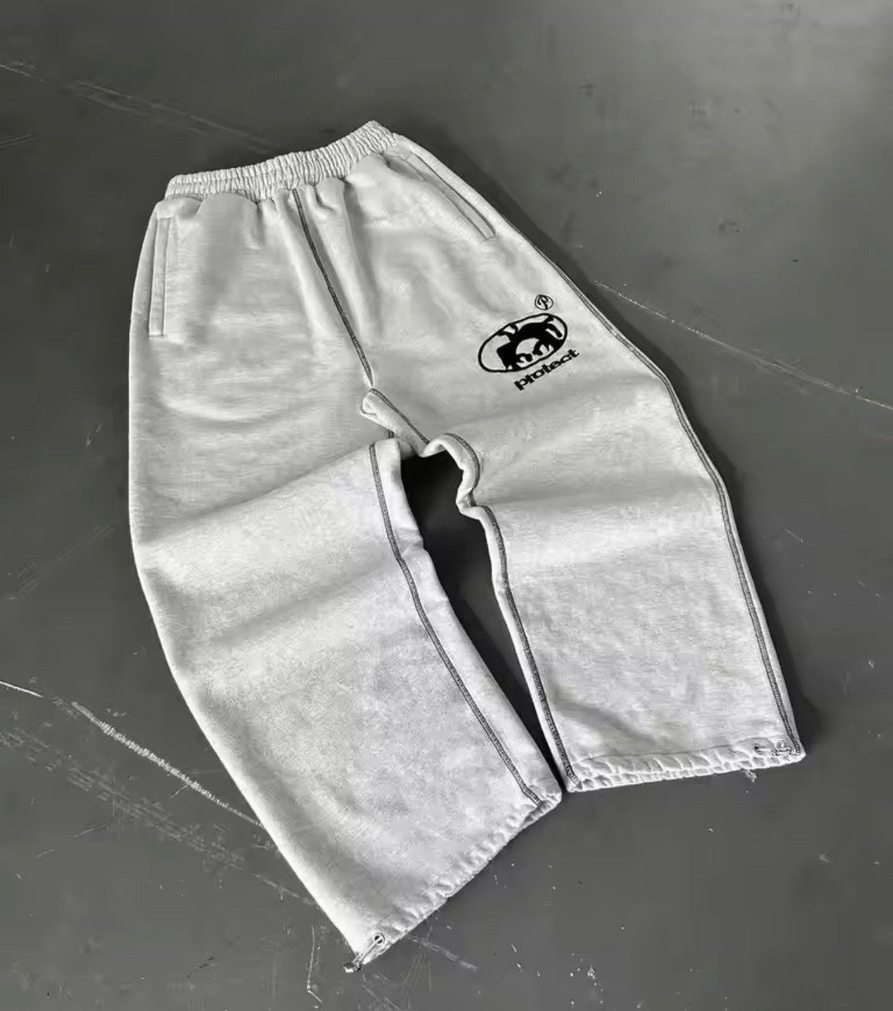 Japanese Brand Letter Embroidery Baggy Sweatpants Men Size US 30 / EU 46 - 1 Thumbnail