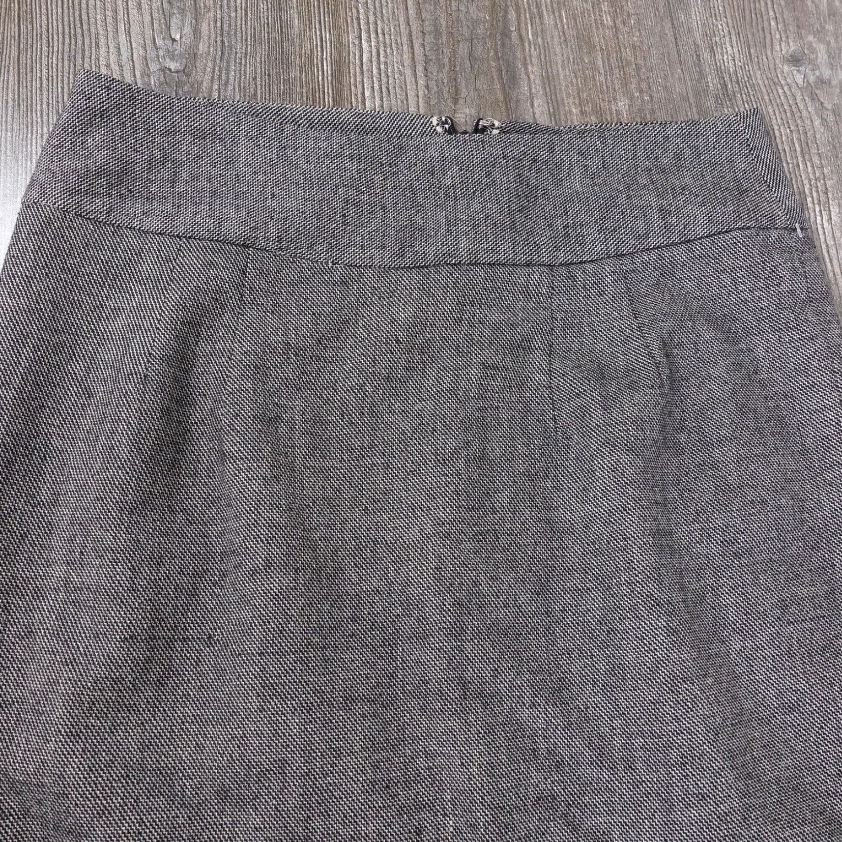 Banana Republic VINTAGE BANANA REPUBLIC GREY WOOL BLEND SKIRT WOMENS SIZE 6 Size 28" / US 6 / IT 42 - 2 Thumbnail