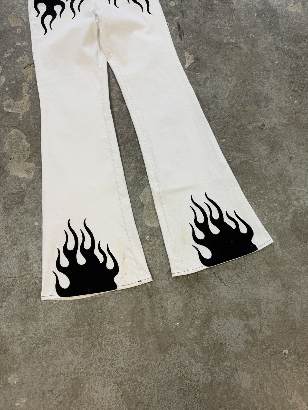 Vintage I AM GIA Flare Flame Jeans (White) Size US 28 / EU 44 - 4 Thumbnail