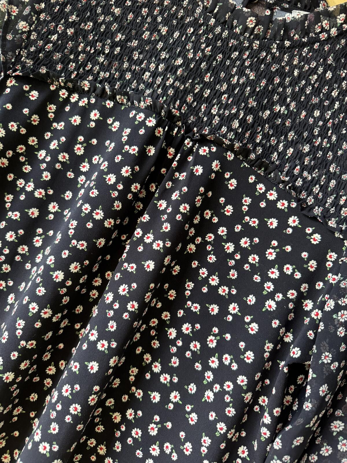 Other Oasis black floral top in size L Size ONE SIZE - 3 Thumbnail