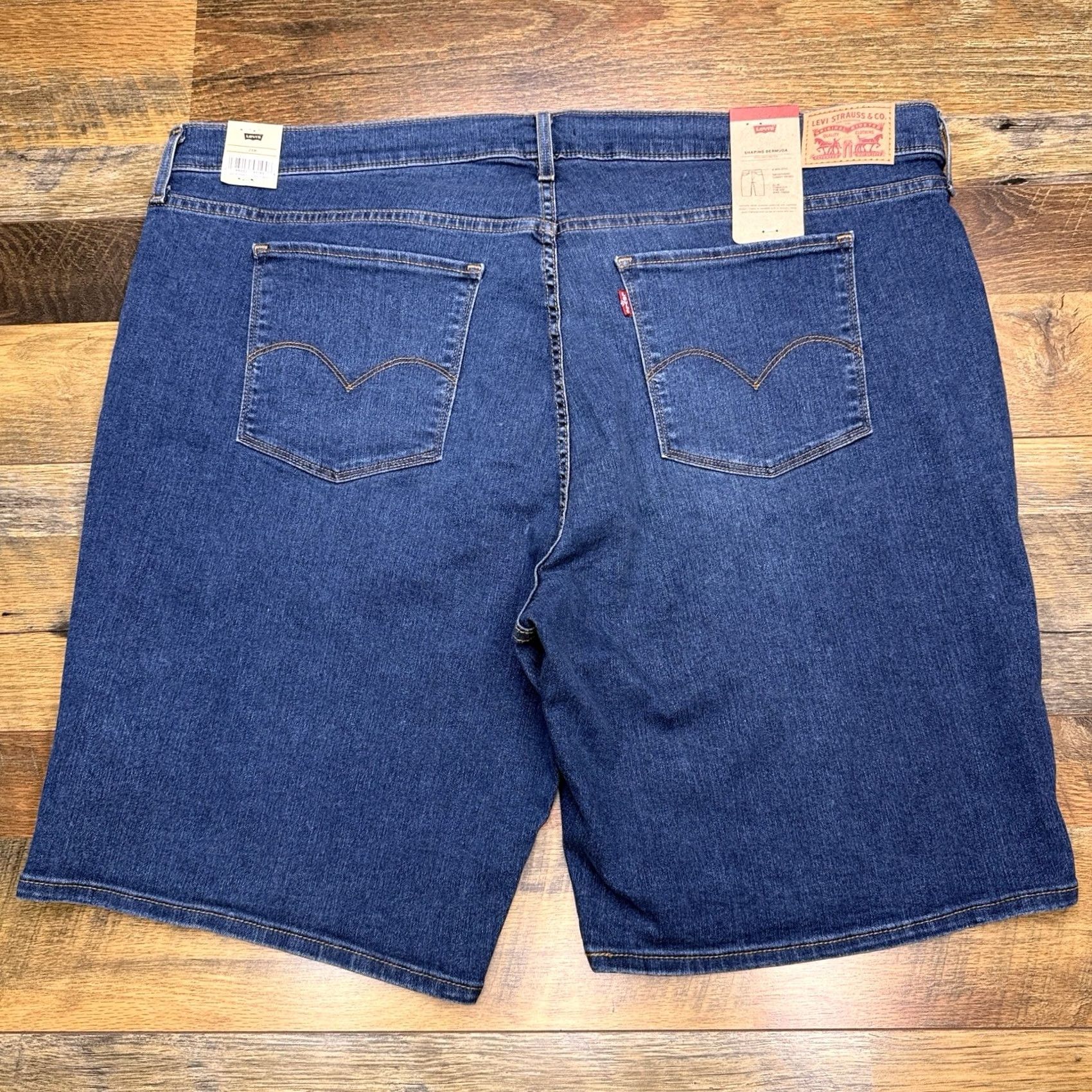 Levi's Levi's Bermuda Shorts Womens 24W Mid Rise Shaping Denim 5-Pocket Blue 10in Inseam Plus Size Size 42" / US 20 - 2 Thumbnail