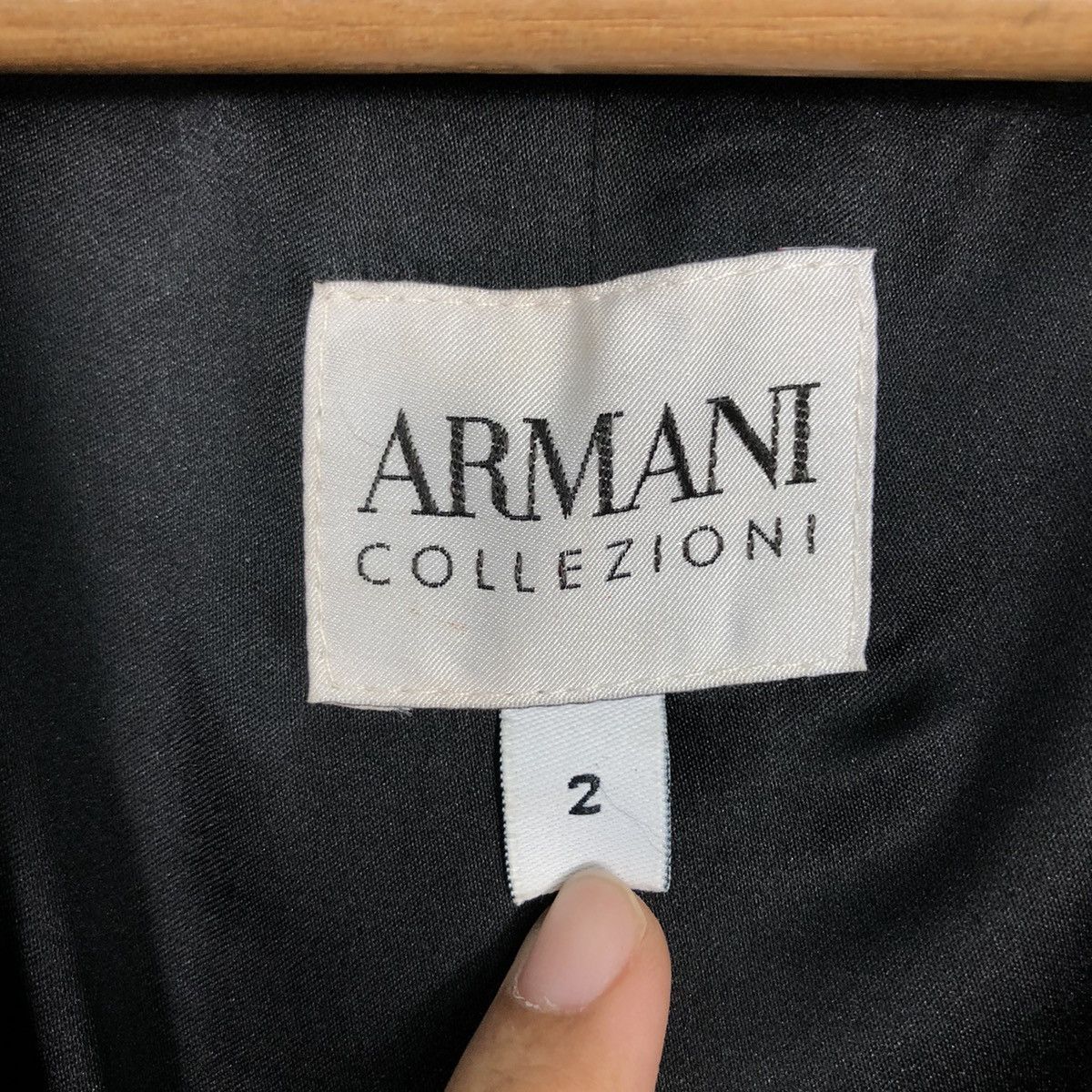 Armani Collezioni Armani Collezioni Textured Knit Button Jacket Size M / US 6-8 / IT 42-44 - 18 Thumbnail