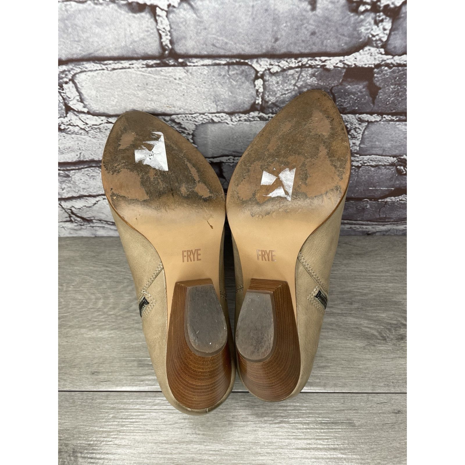 Frye Frye Ash Taupe Leather Pointed Toe Western Heel Booties Wome Size US 10 / IT 40 - 13 Thumbnail