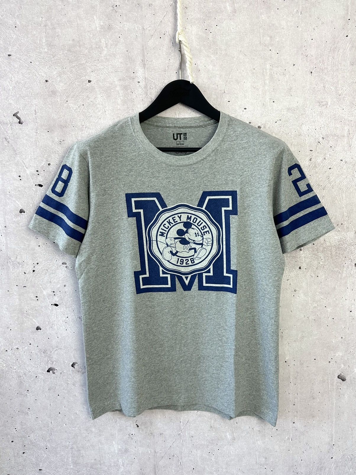 Uniqlo Uniqlo Disney Mickey Mouse Printed Grey T-shirt Size US M / EU 48-50 / 2 - 1 Thumbnail