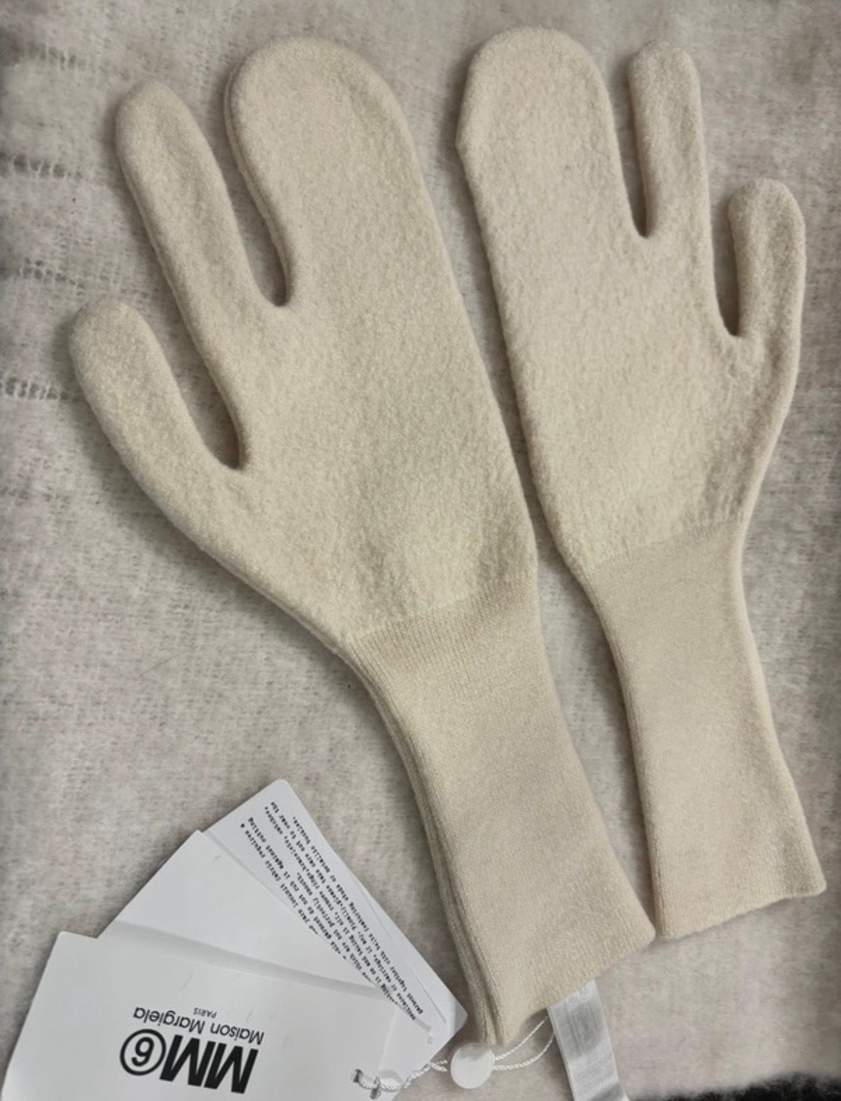 Pre-owned Maison Margiela Mm6 Wool Gloves Tabi In Beige