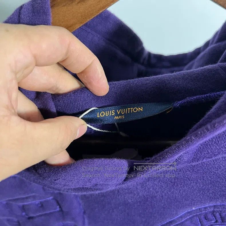 Louis Vuitton Louis Vuitton Embossed logo hoodie Size US S / EU 44-46 / 1 - 3 Thumbnail