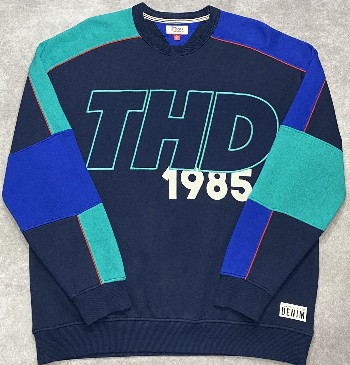 Tommy Hilfiger Tommy Hilfiger Denim Colorblock Crewneck Sweatshirt Size US XL / EU 56 / 4 - 1 Thumbnail