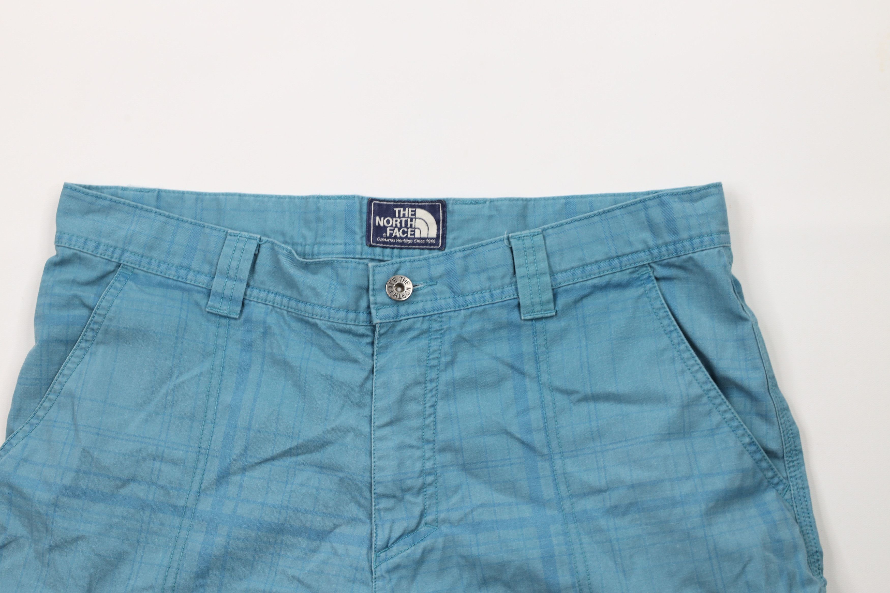 The North Face × Vintage Vintage The North Face Spell Out Cargo Shorts Blue Plaid Size US 34 / EU 50 - 2 Thumbnail