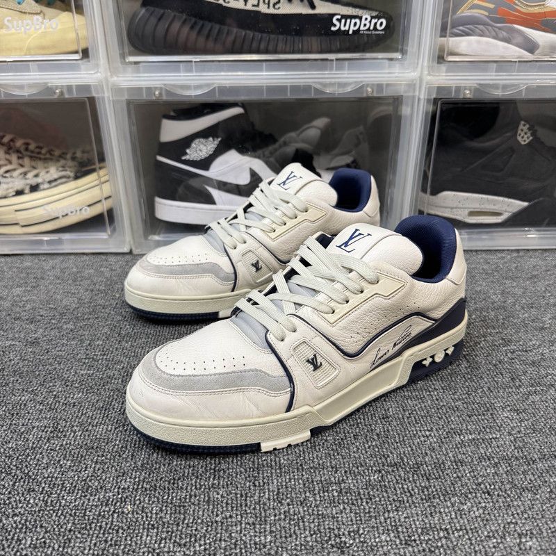 Louis Vuitton Louis Vuitton Stylish Low-top Trainers in White Blue 0079 Size US 9 / IT 39 - 1 Thumbnail