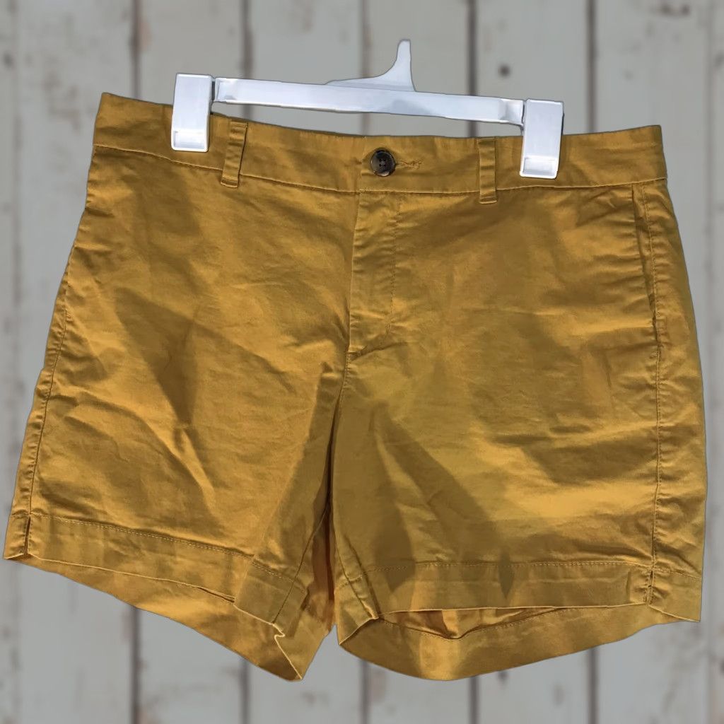 Old Navy Old Navy Yellow Everyday Shorts Womens Size 12 Chino Casual Travel Lightweight Size 34" / US 12 / IT 48 - 1 Thumbnail