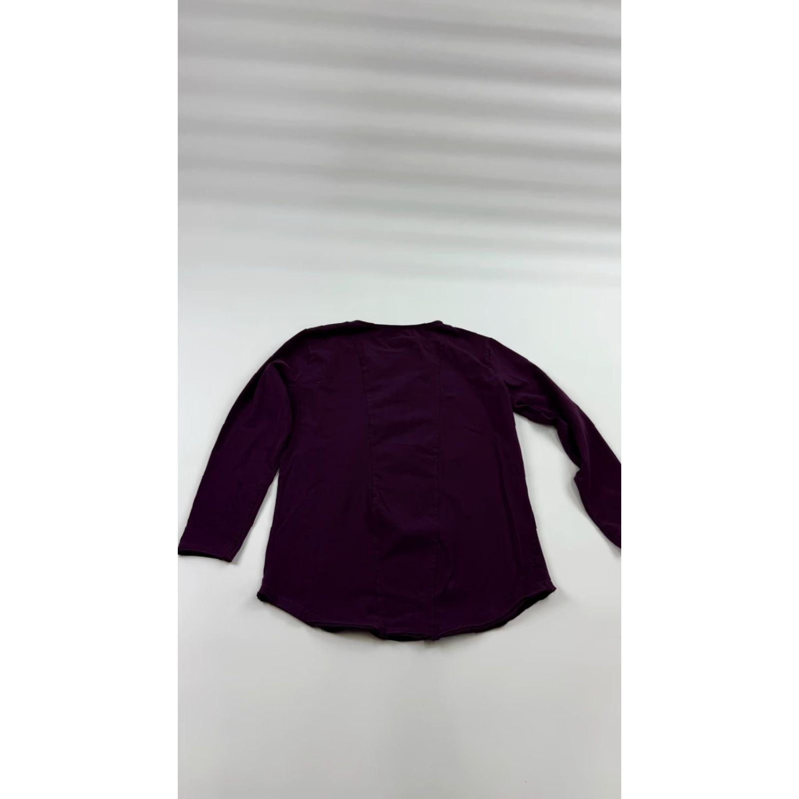 Vintage ALPHALETE Shirt Mens Small Purple Long Sleeve Round Neck Tee Stretch Curved Hem Size US S / EU 44-46 / 1 - 2 Thumbnail