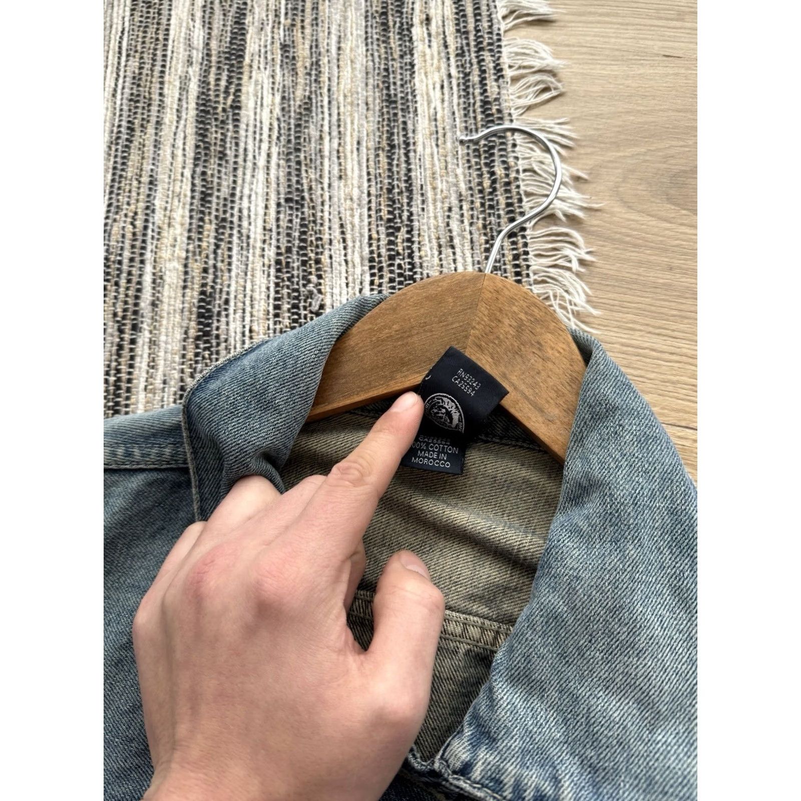 Diesel VINTAGE Diesel 90s Denim Button Up Cropped Blue Jacket Men L Jacket Denim Blue and Black? (Correcting?) Size US L / EU 52-54 / 3 - 7 Thumbnail