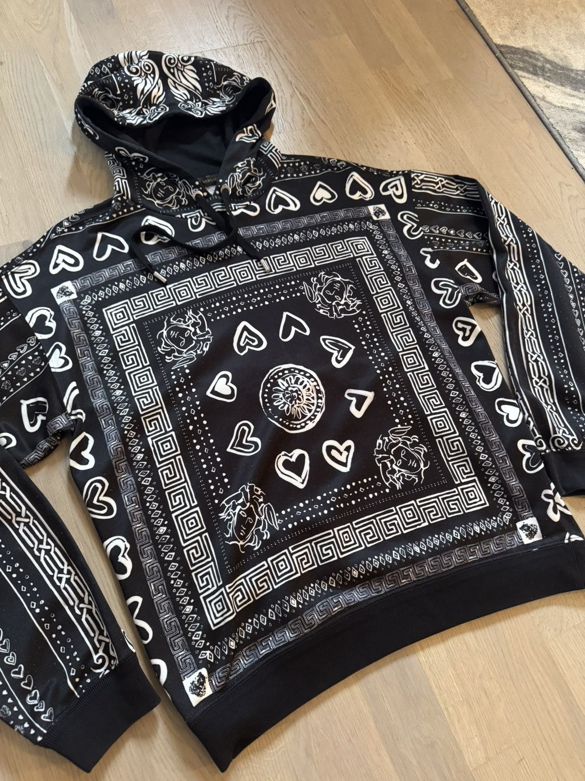 Versace VERSACE hoodie study REAL TAPE MEASUREMENTS IN PHOTOS PROPE Size US S / EU 44-46 / 1 - 2 Thumbnail