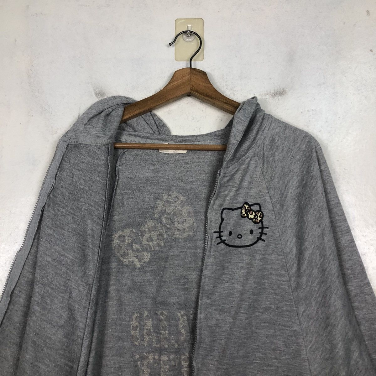 Japanese Brand 📌Zipper Jacket Sweater Hoodie Hello Kitty Cartoon Big Logo Size US L / EU 52-54 / 3 - 14 Thumbnail