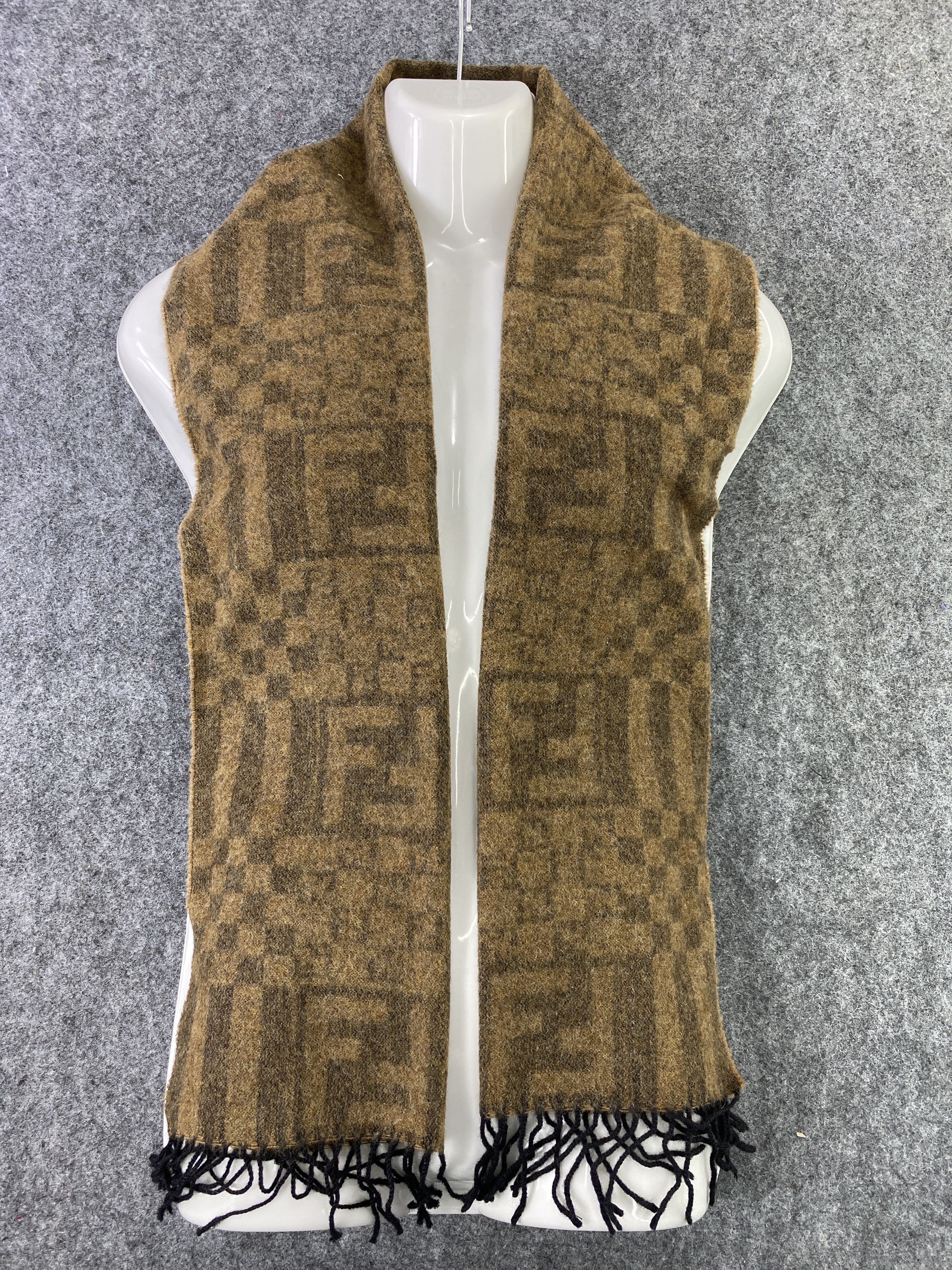 Fendi Vintage Fendi Scarf/Muffler/Neckwear-T417 Size ONE SIZE - 1 Thumbnail