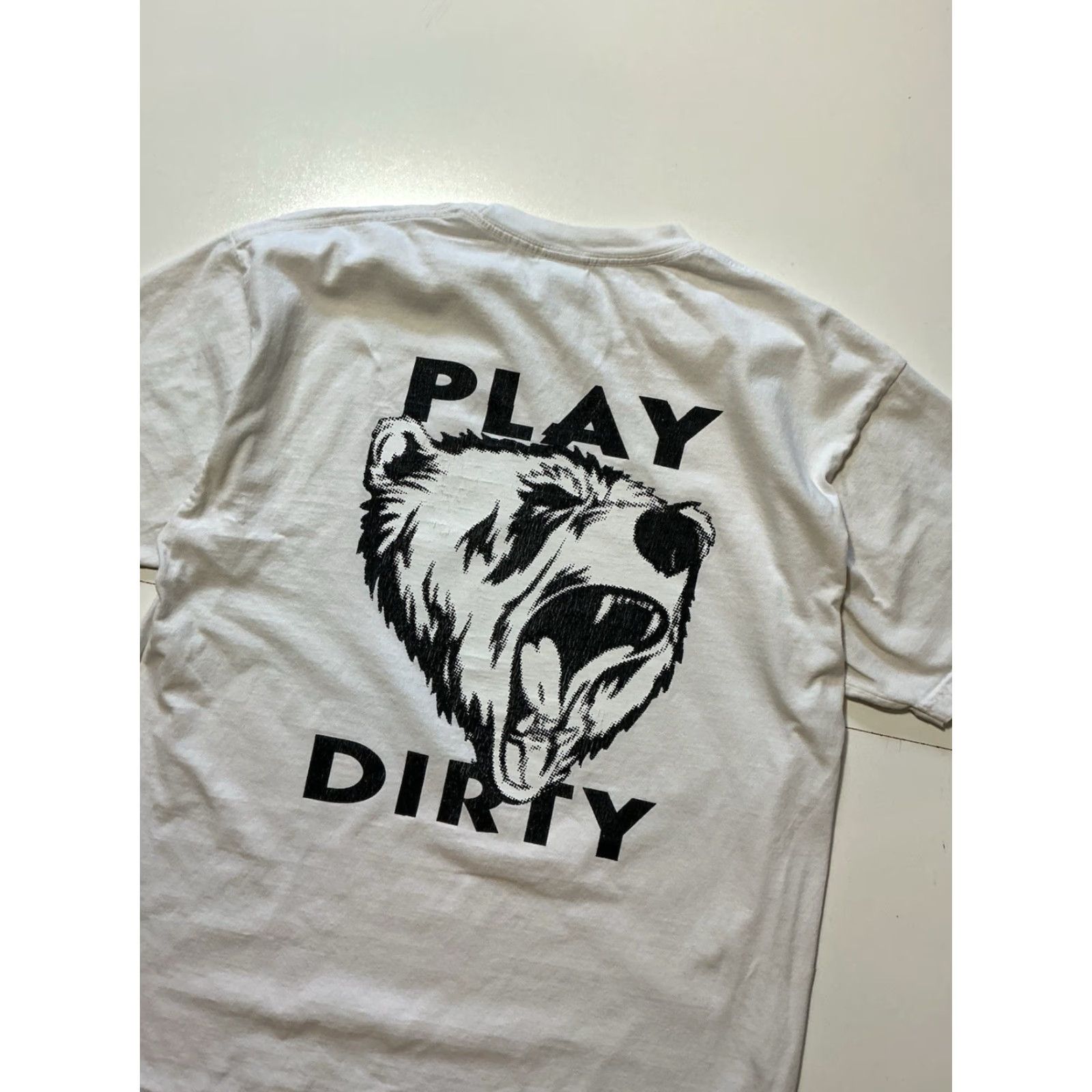 Undefeated VINTAGE Undefeated Play Dirty Five Strike Bear Graphic White S/S T-Shirt LG Mens Size US L / EU 52-54 / 3 - 5 Thumbnail